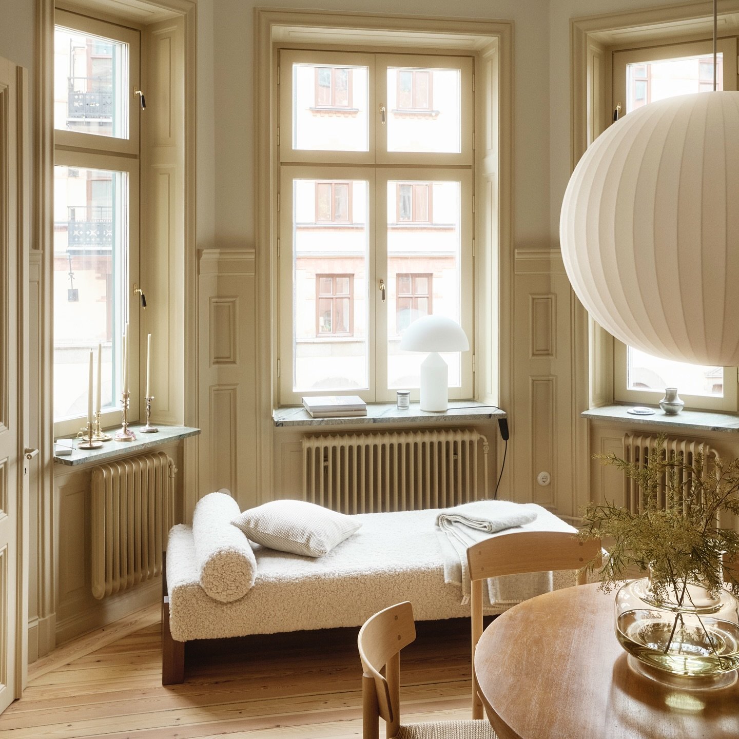 Hos oss får ni ett gediget hantverk och design i ett. Vi tar hand om din renovering och ser till att process och slutresultat blir precis så bra som ni tänkt. #inredning #byggföretag #tostastudios #renovering #sekelskifte