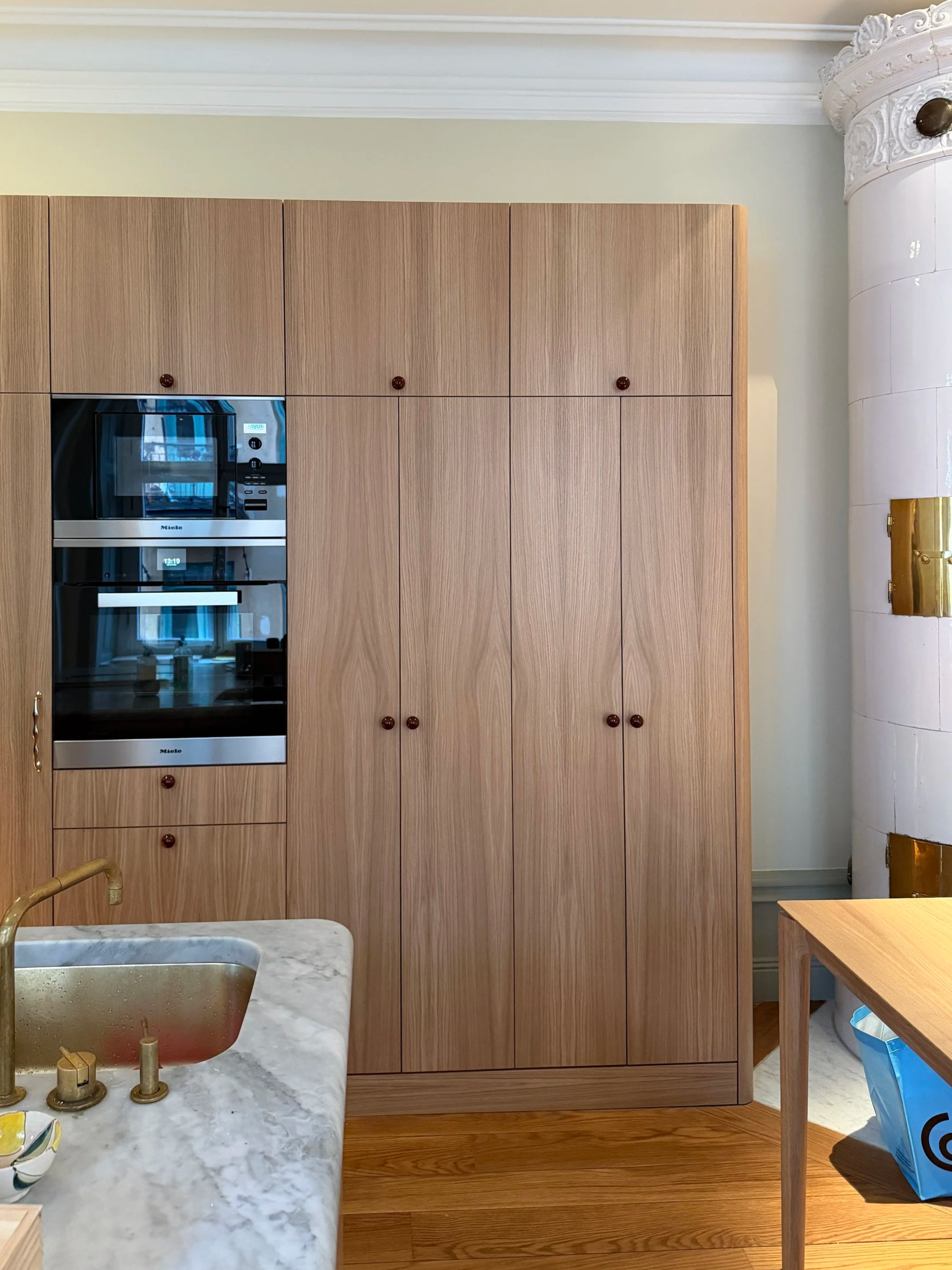 Måttanpassade köksluckor i ek - ritade och tillverkade av oss