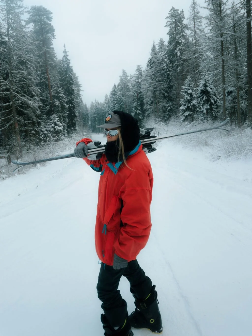 WINTER VINTAGE

We enetered Winter Wonderland and traveled back in time. Kristiana&rsquo;s old Volvo was the inspo and Mother Nature did the rest. Love the silver everything with a little pop of red. 

Do we take better pics than we ski? It&rsquo;s p