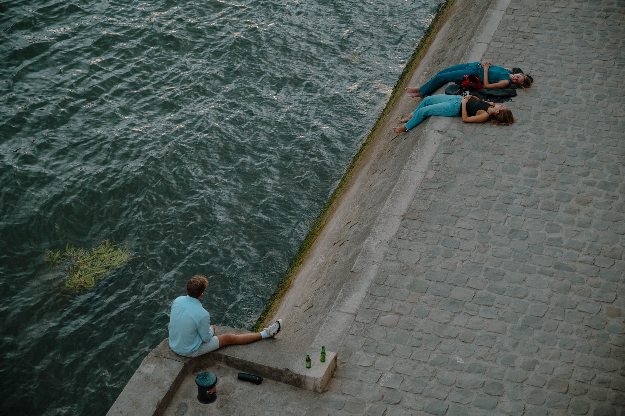 PARIS04_REGARDER