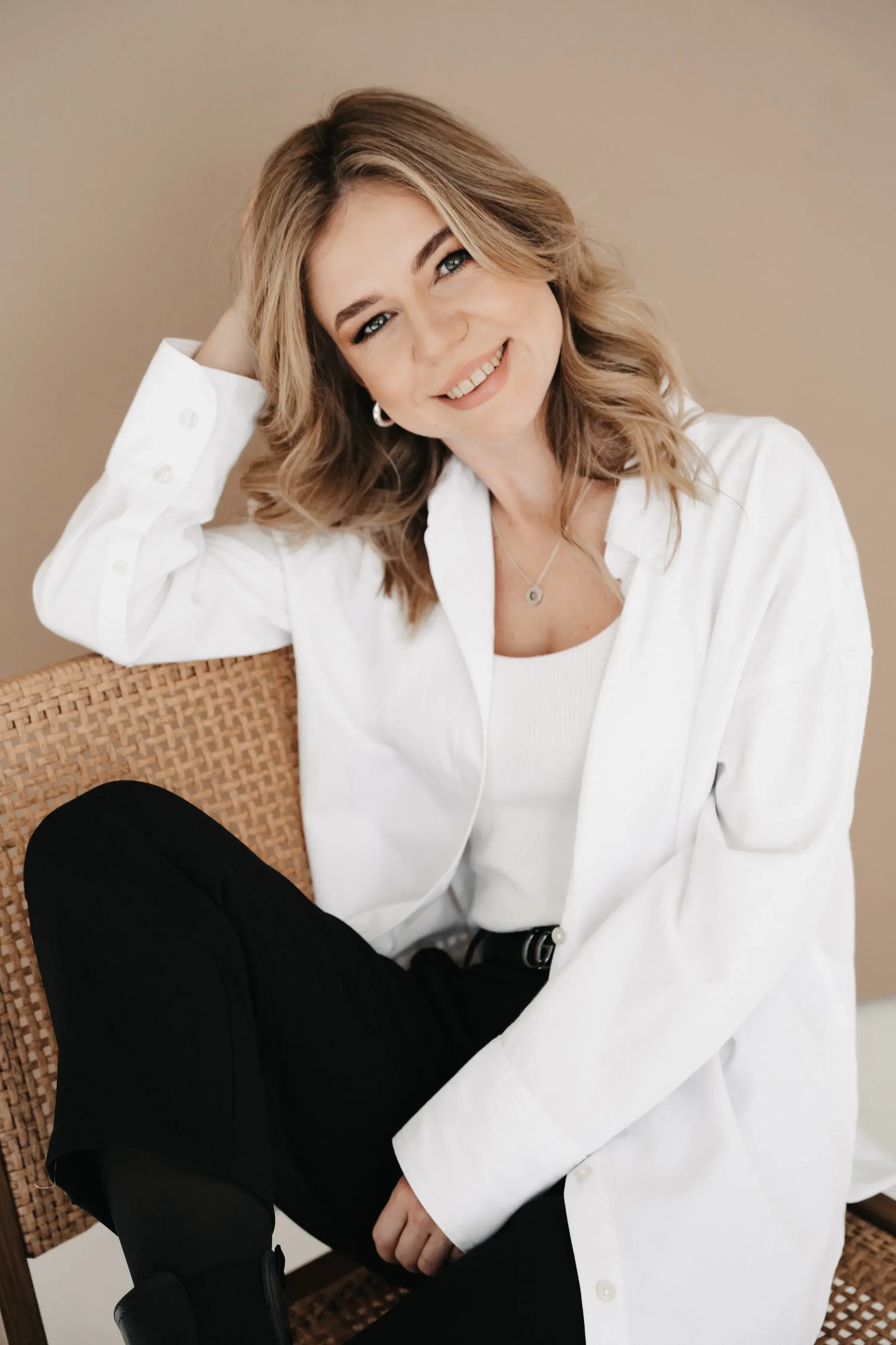 Olena Rymska, professionelle Make-up-Artistin und Gründerin von Beautyschön