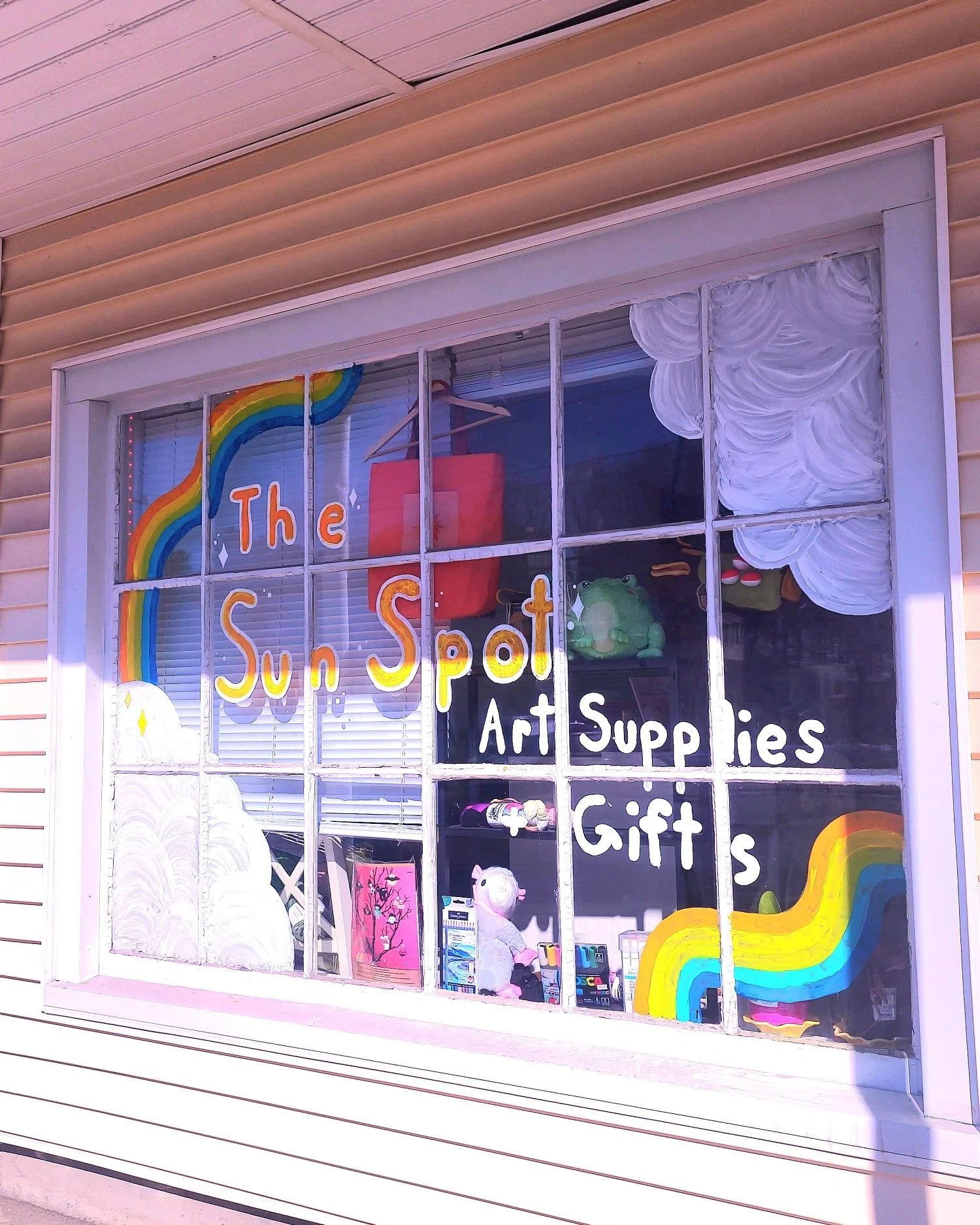 It was about time I gave the front window a little refresh! And what a perfect day to do it, get outside and soak up the sunshine while you can! 🌞