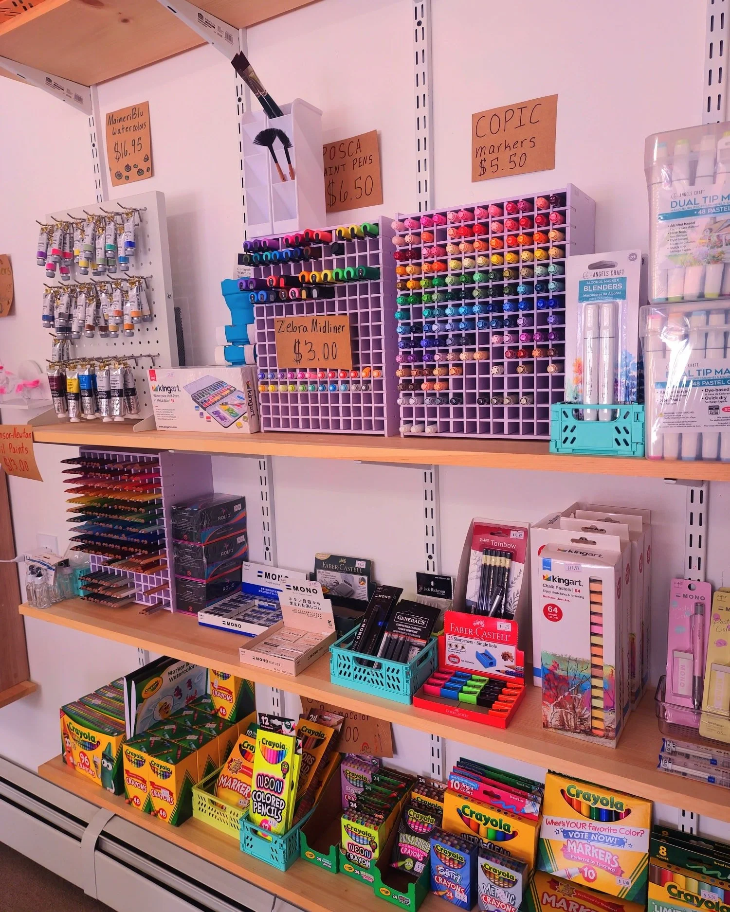 Its a perfect day to wander Main Street 🌞 come say hi!