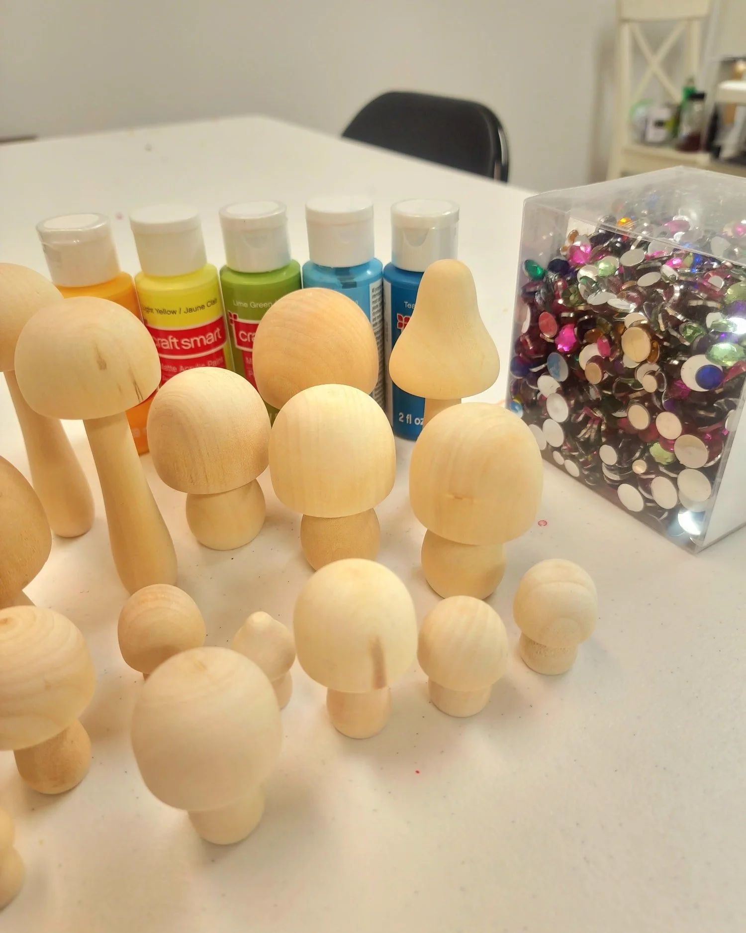 Come down to The Sun Spot at 5:30 and join our kids craft night! To get into the spring spirit, tonight we'll be decorating wooden mushrooms 🍄 $10 per participant, hope to see you soon!