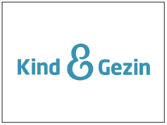 Logo met de tekst 'Kind & Gezins' in blauw.