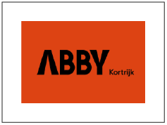 Stationbord met de naam 'ABBY' en 'Kortrijk' eronder.