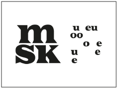 Een grafische weergave van de woorden 'musk' en 'queue' in zwart en wit, met een artistiek ontwerp.