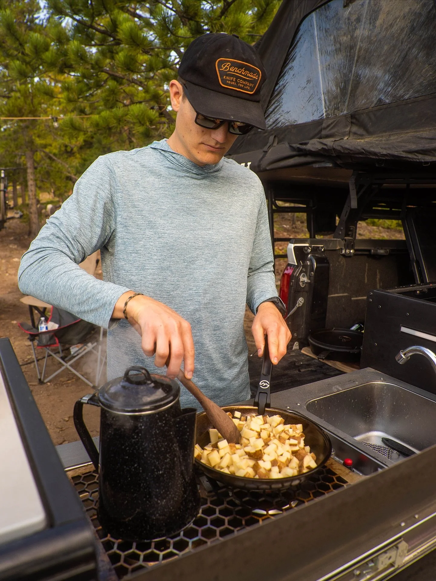 Get out &amp; cook up something delicious for your friends this weekend - the PullKitchen makes it easy &amp; faster than ever. ⏳

#overland #overlanding #overlandchef #pullkitchen #outdoors #outdoor #outdoorkitchen #camp #camping #campkitchen