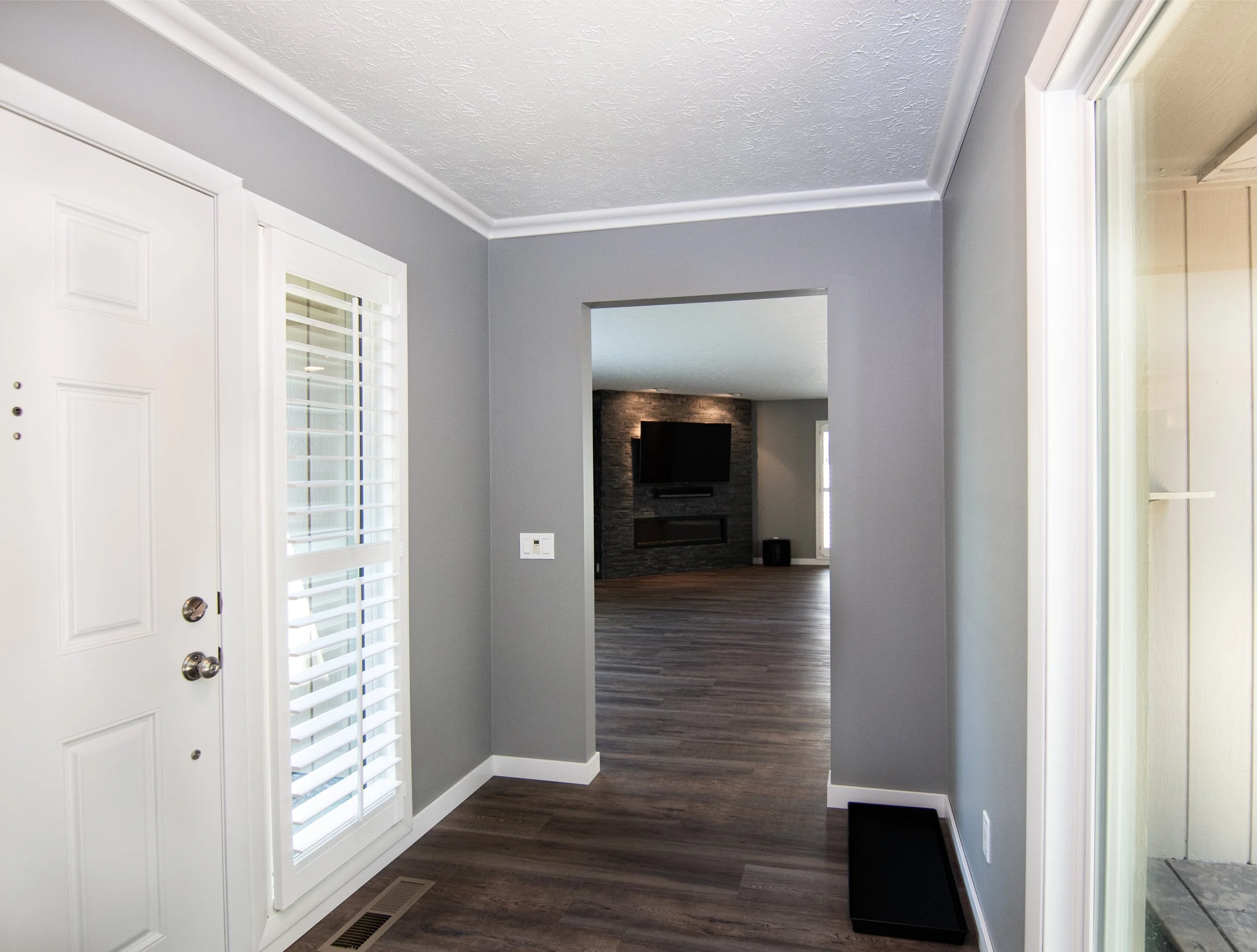 Home_Foyer_-1.jpg