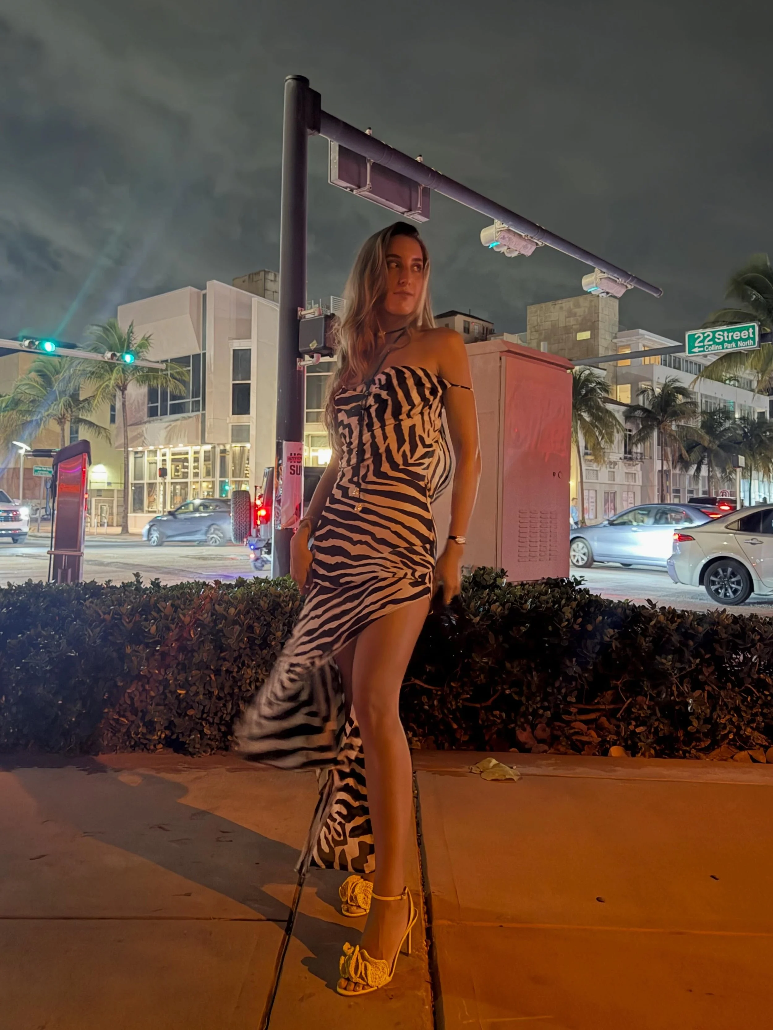 Somewhere in Collins Ave @paraisomiamibeach @osereeswimwear