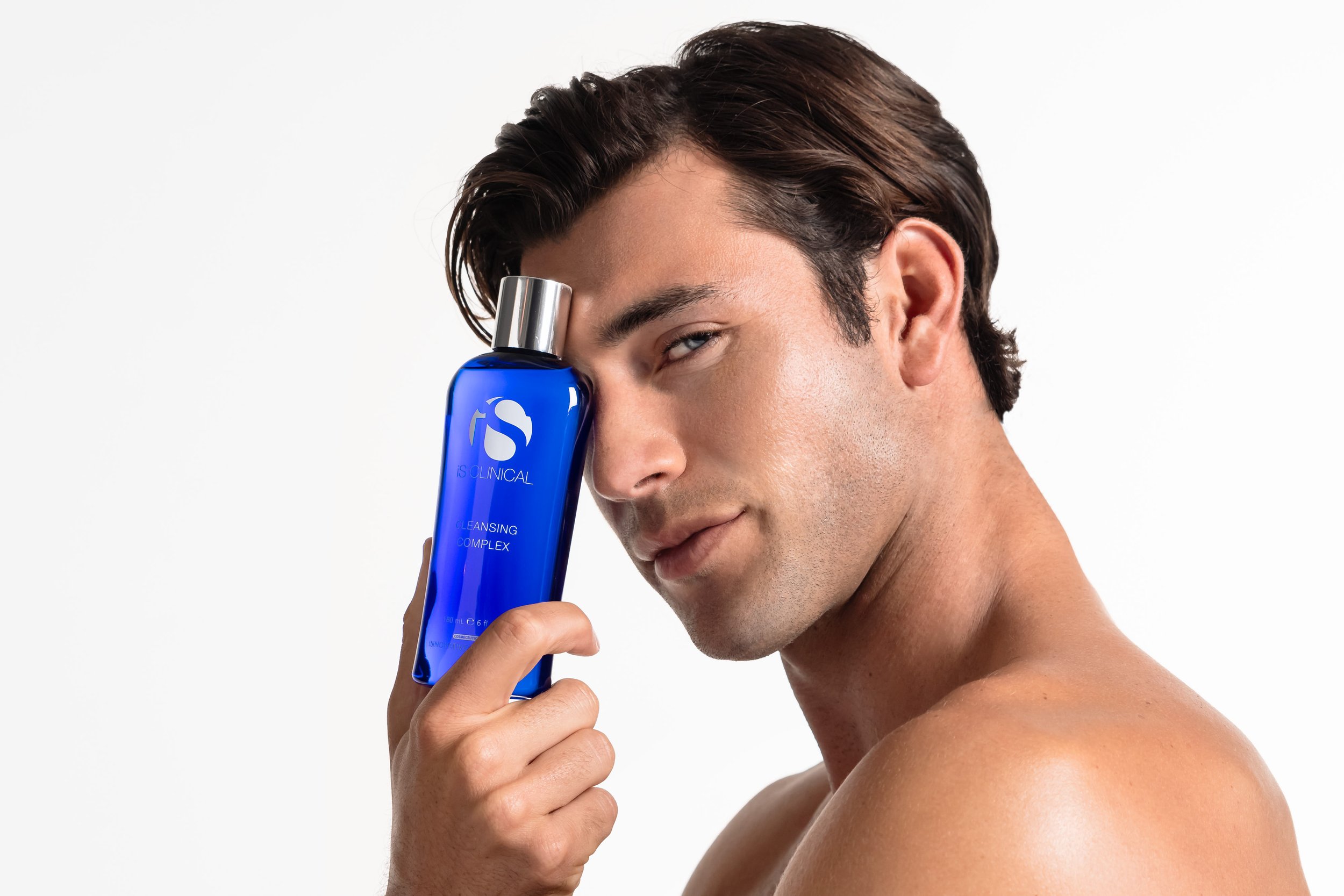 231213_IS_CLINICAL_Q1_CLEANSING_COMPLEX_JACOB_811-Cropped_NS.jpg