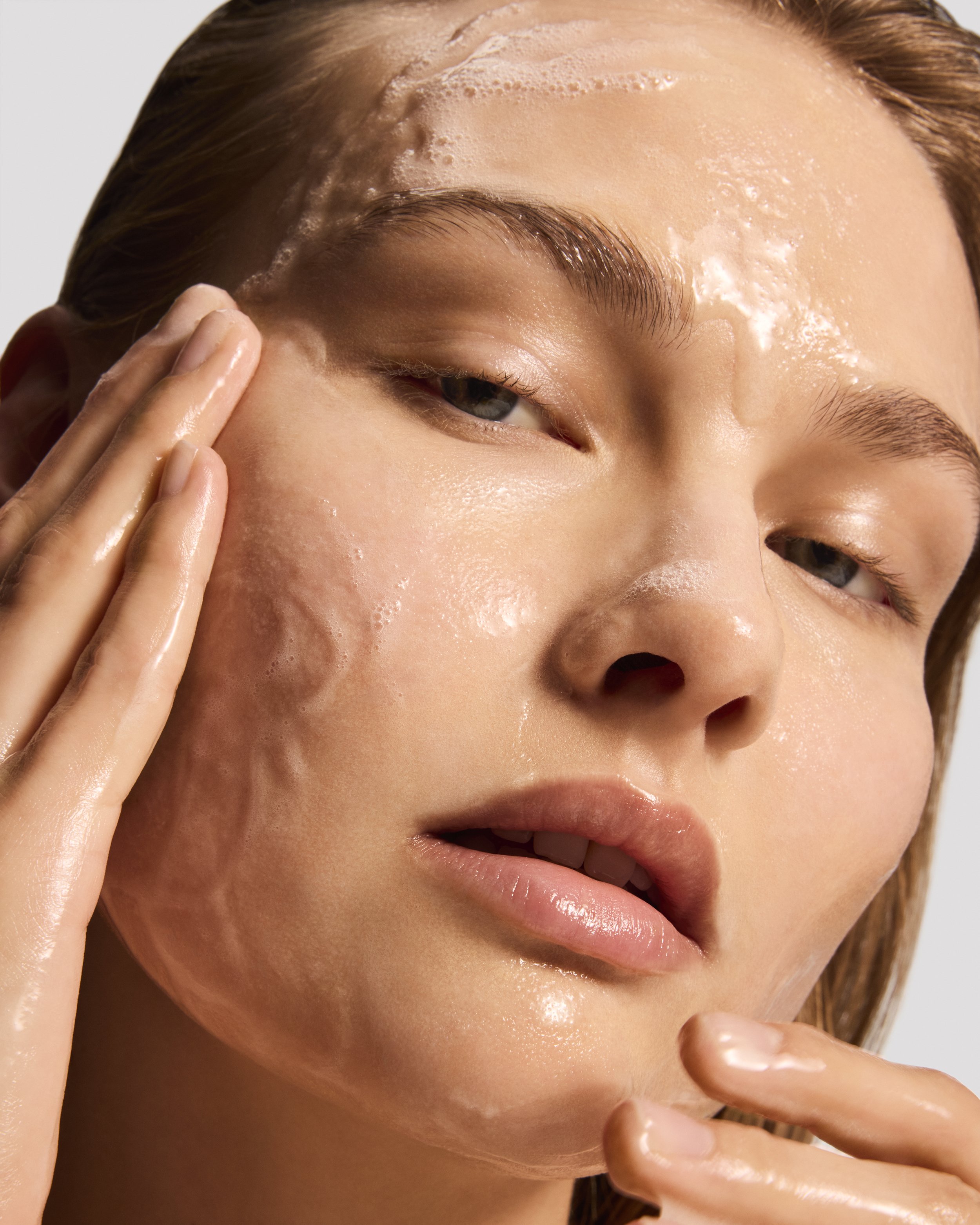 EvergreenSkin_CleansingComplex_OnFigure_1438.jpg