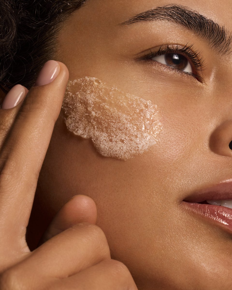 EvergreenSkin_CleansingComplexPolish_OnFigure_1593-960x1200-b39b6ae.jpg