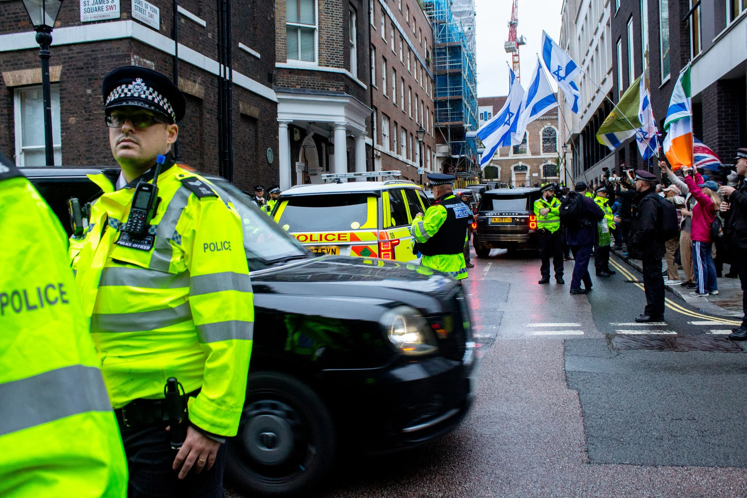 Police restrict access for pro-Palestine protestors to the pavement opposite the exit to Chatham House, where Herzog would be leaving imminently. Across the road, a Zionist protest welcomed the President, chanting 'Am Yisrael Chai' and waving the Isr