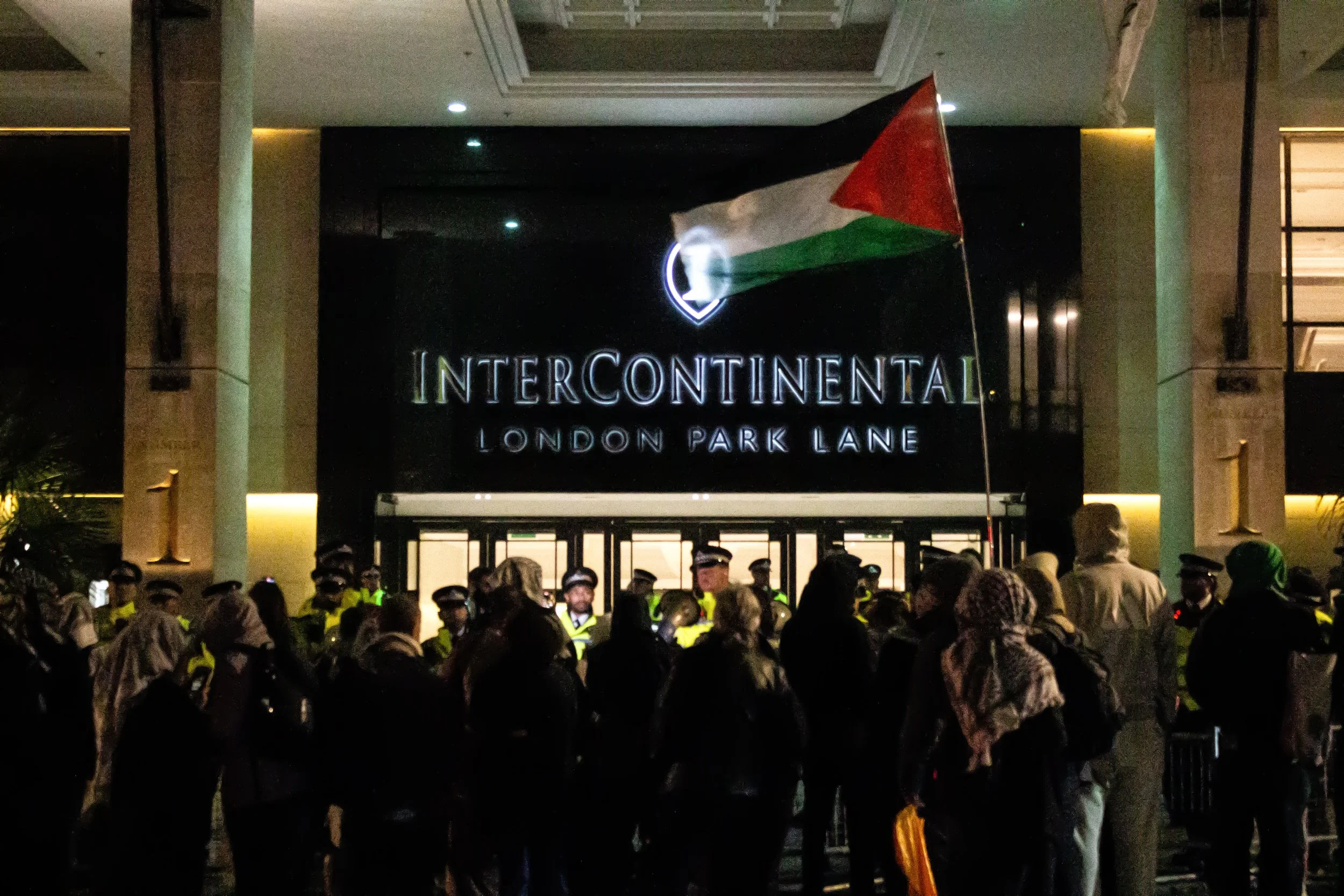 Protestors demand the arrest of Israeli President Isaac Herzog outside the Intercontinental Hotel in Hyde Park, where Herzog stayed during his trip to the UK, 2025. (3/3)