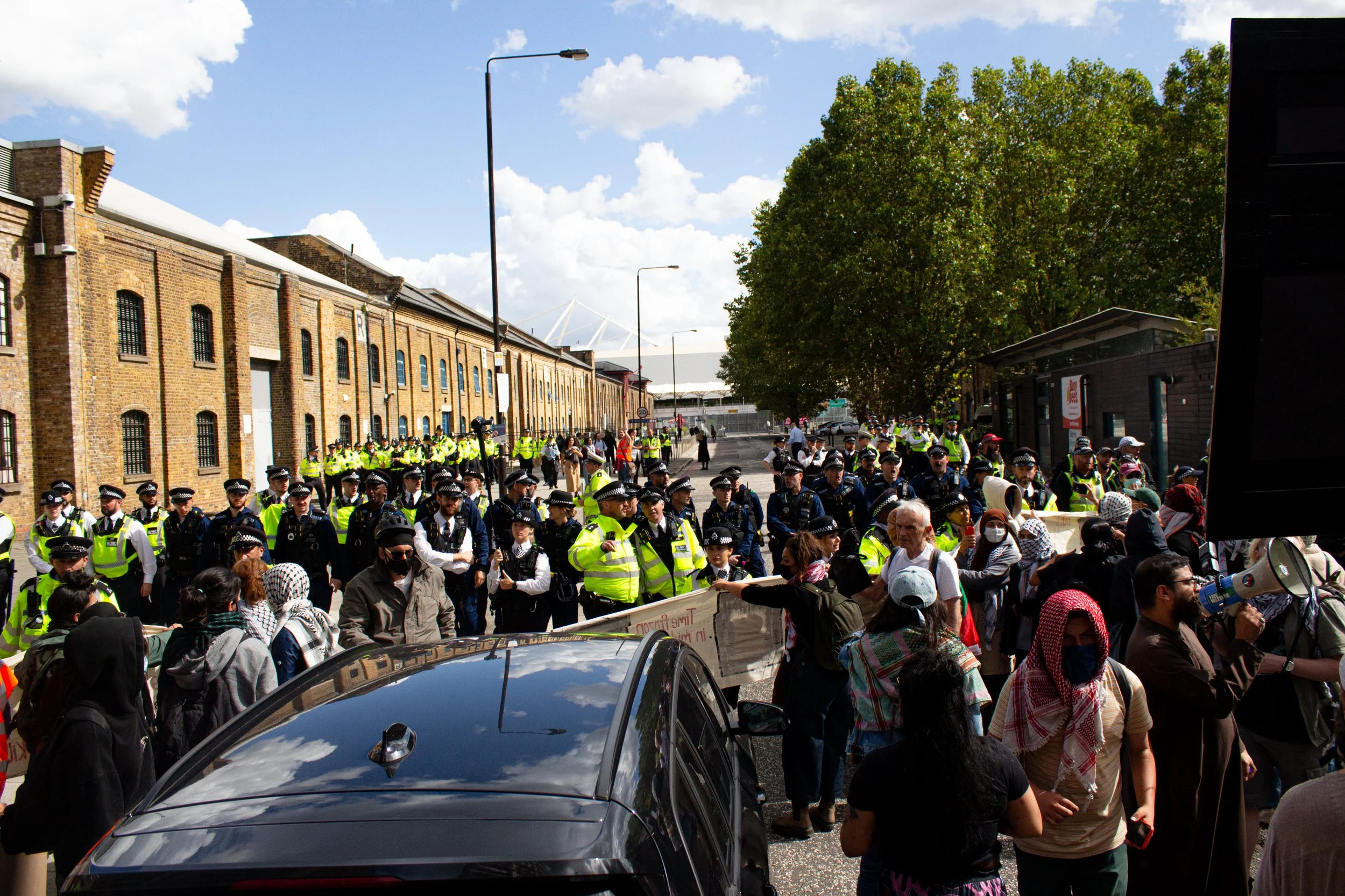 Police advance towards the anti-arms protest, threatening the crowd with arrest under a Section 14 order, 2025. (2/2)