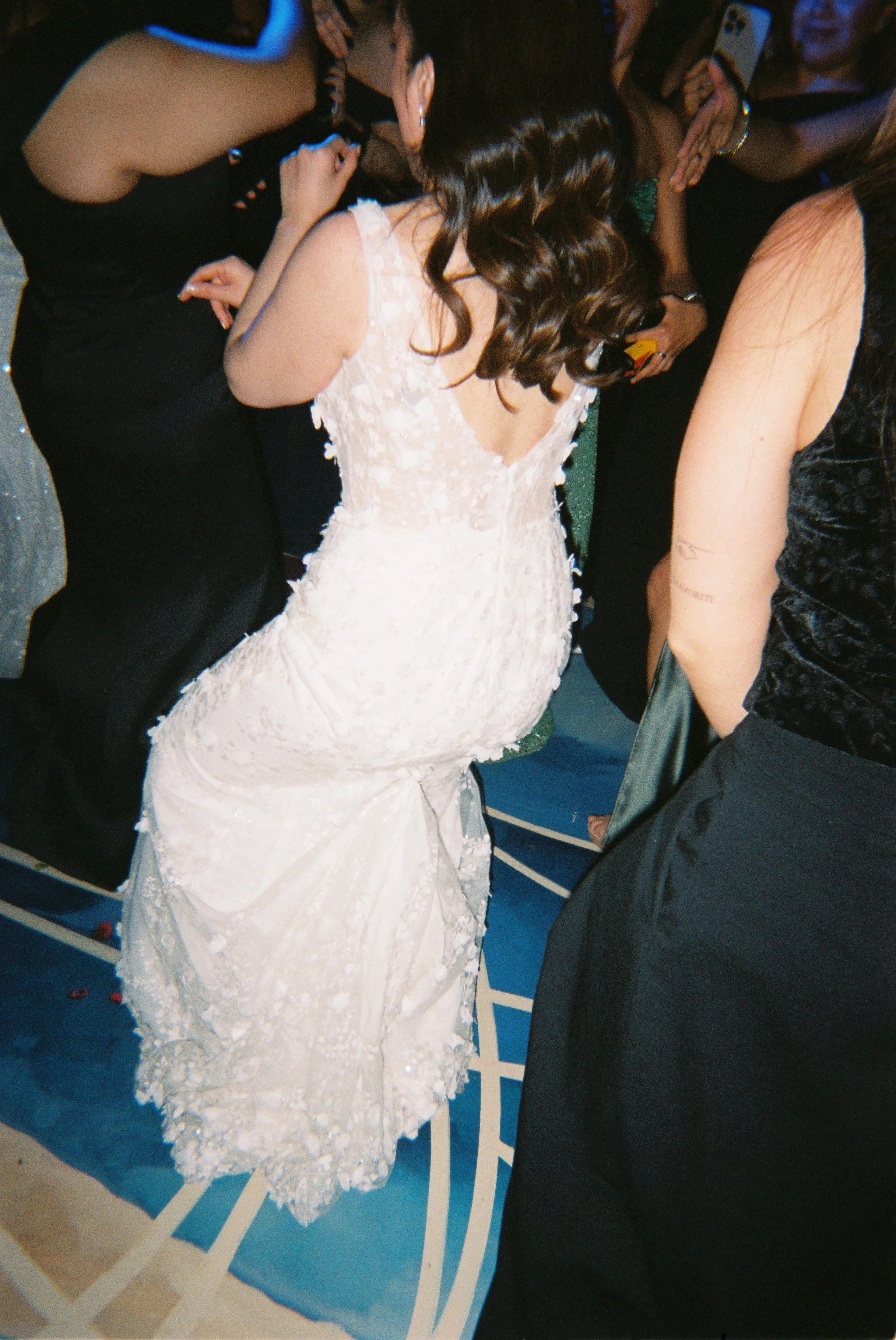 VyBinvitados002.jpg