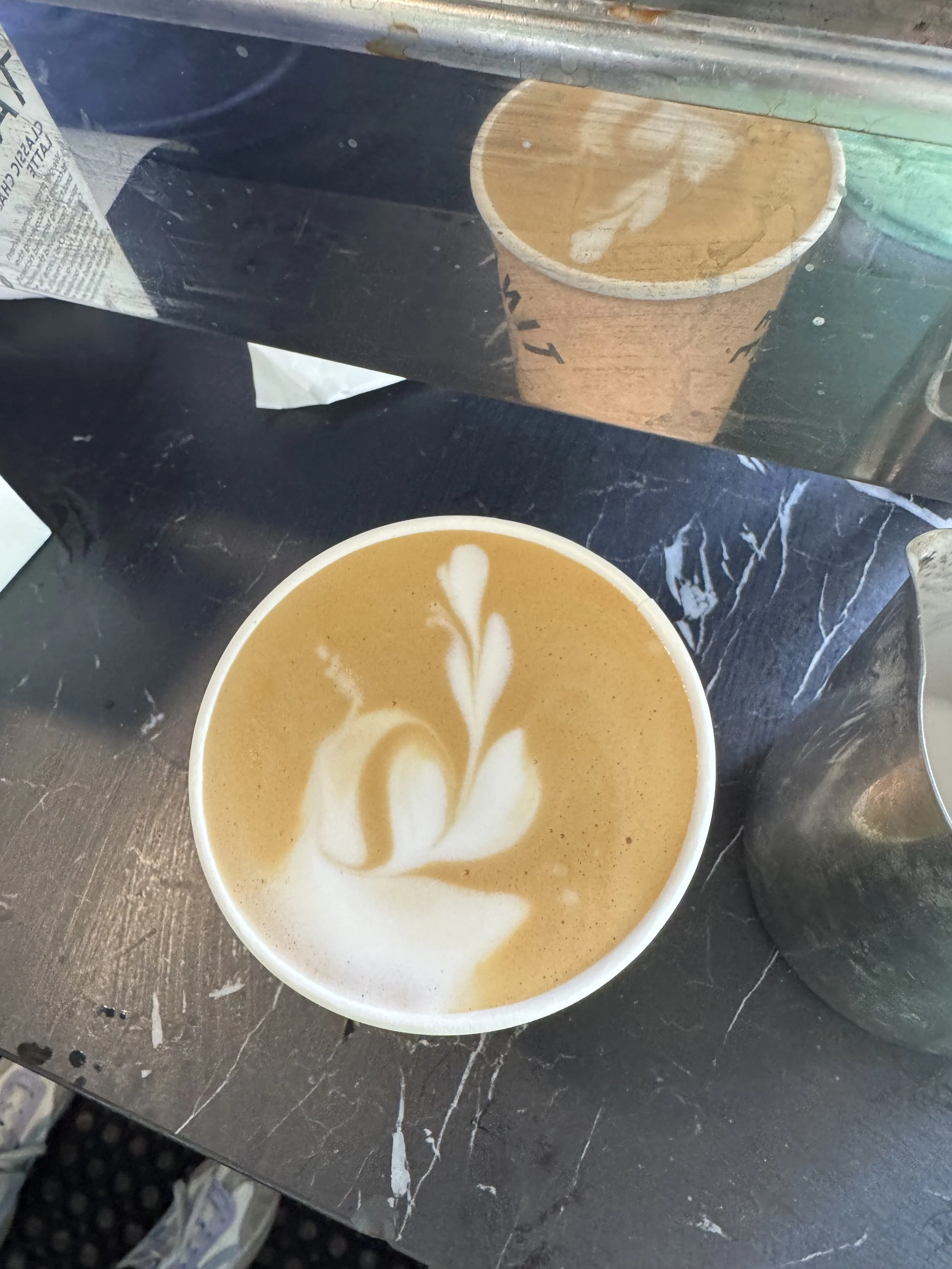 Tulip in the wind (latte to-go)