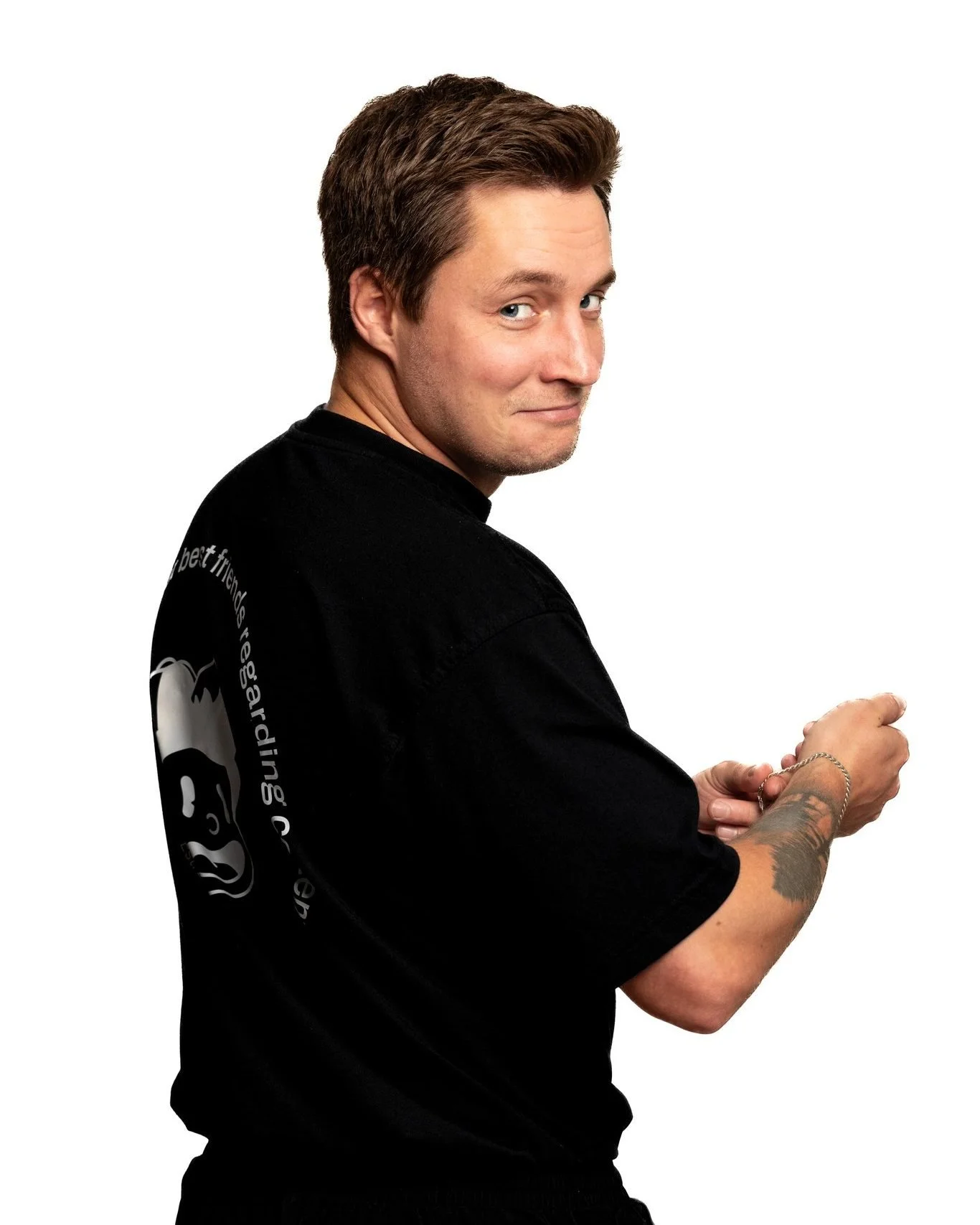 🤝 𝗬𝗢𝗨𝗥 𝗕𝗘𝗦𝗧 𝗙𝗥𝗜𝗘𝗡𝗗𝗦 𝗥𝗘𝗚𝗔𝗥𝗗𝗜𝗡𝗚 𝗖𝗢𝗡𝗧𝗘𝗡𝗧 🎥

Vi tror p&aring;, at godt content starter med mennesker &ndash; ikke bare kameraer og algoritmer.
Bag Media Mate st&aring;r et team, der hellere vil grine, n&oslash;rde id&eacu