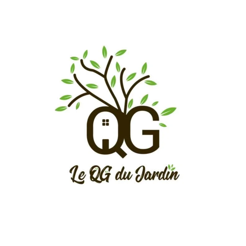 Logo avec une maison stylisée intégrée dans la lettre Q, un arbre avec des branches et des feuilles vertes, et la lettre G, accompagné du texte "Le QG du Jardin".