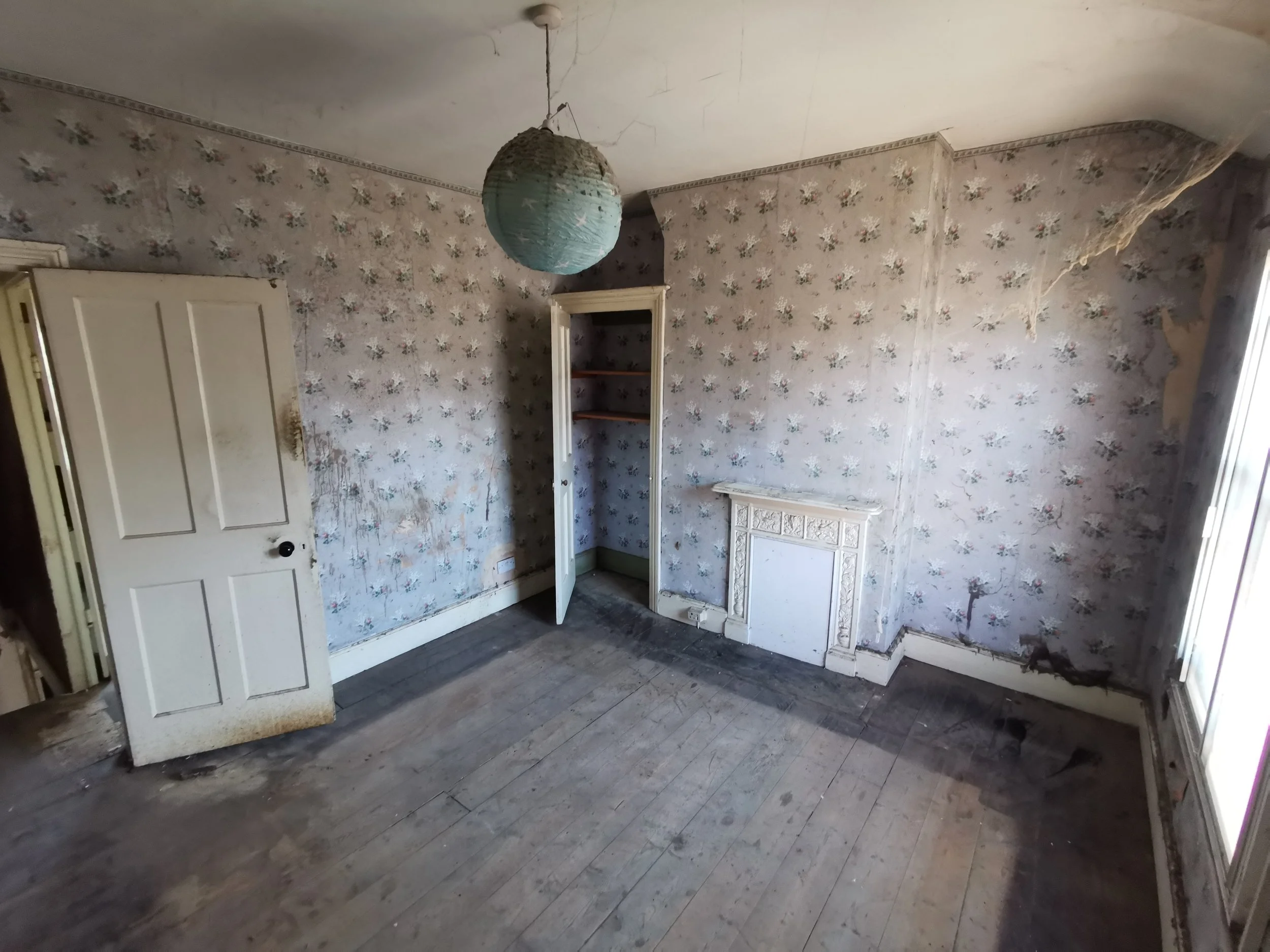 Front Bedroom (2).jpg
