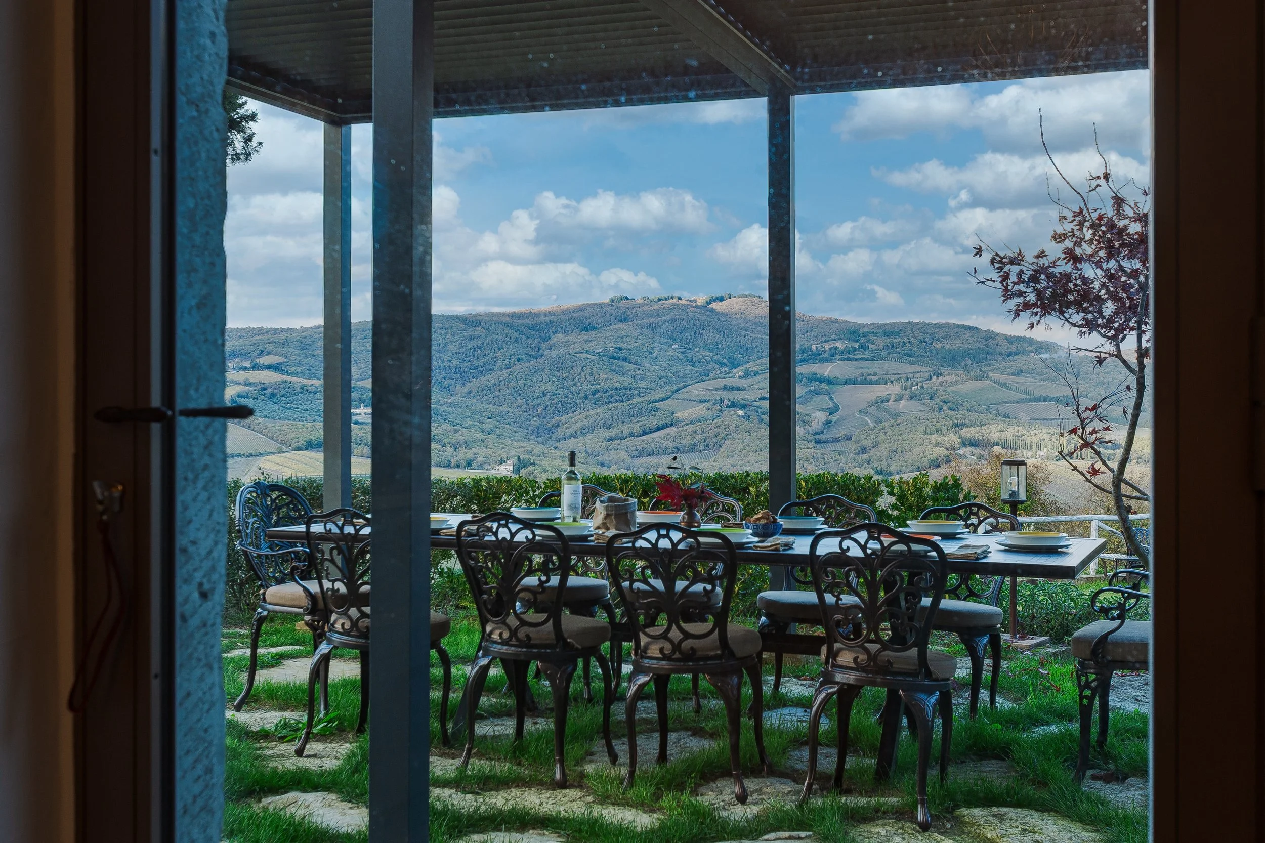 16 Outdoor dining from grand kitche.jpeg