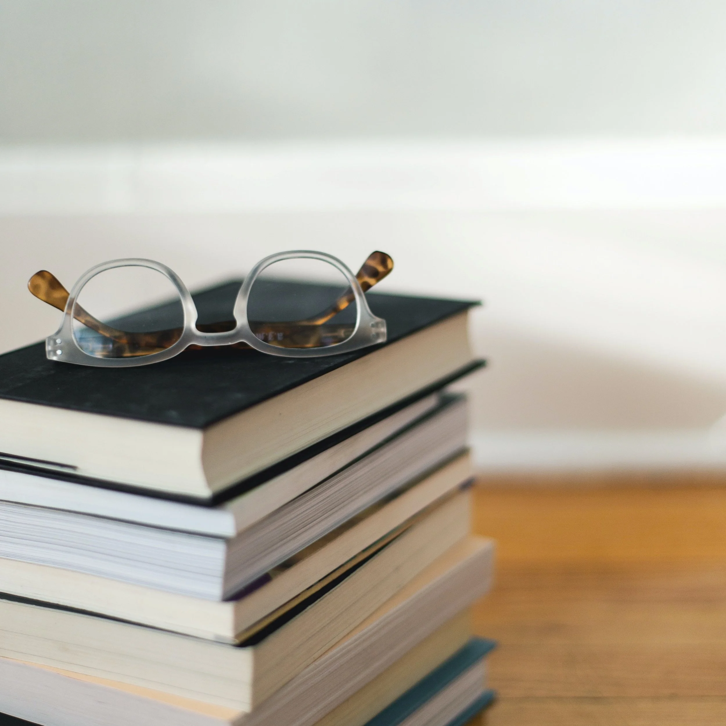 Read &amp; Yak Meets on 4th Saturdays at Noon