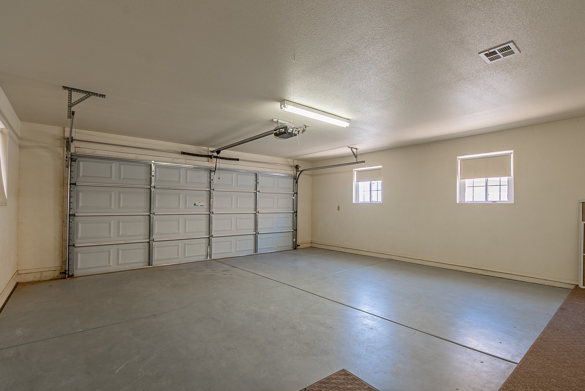 5208 E 33rd-25.jpg