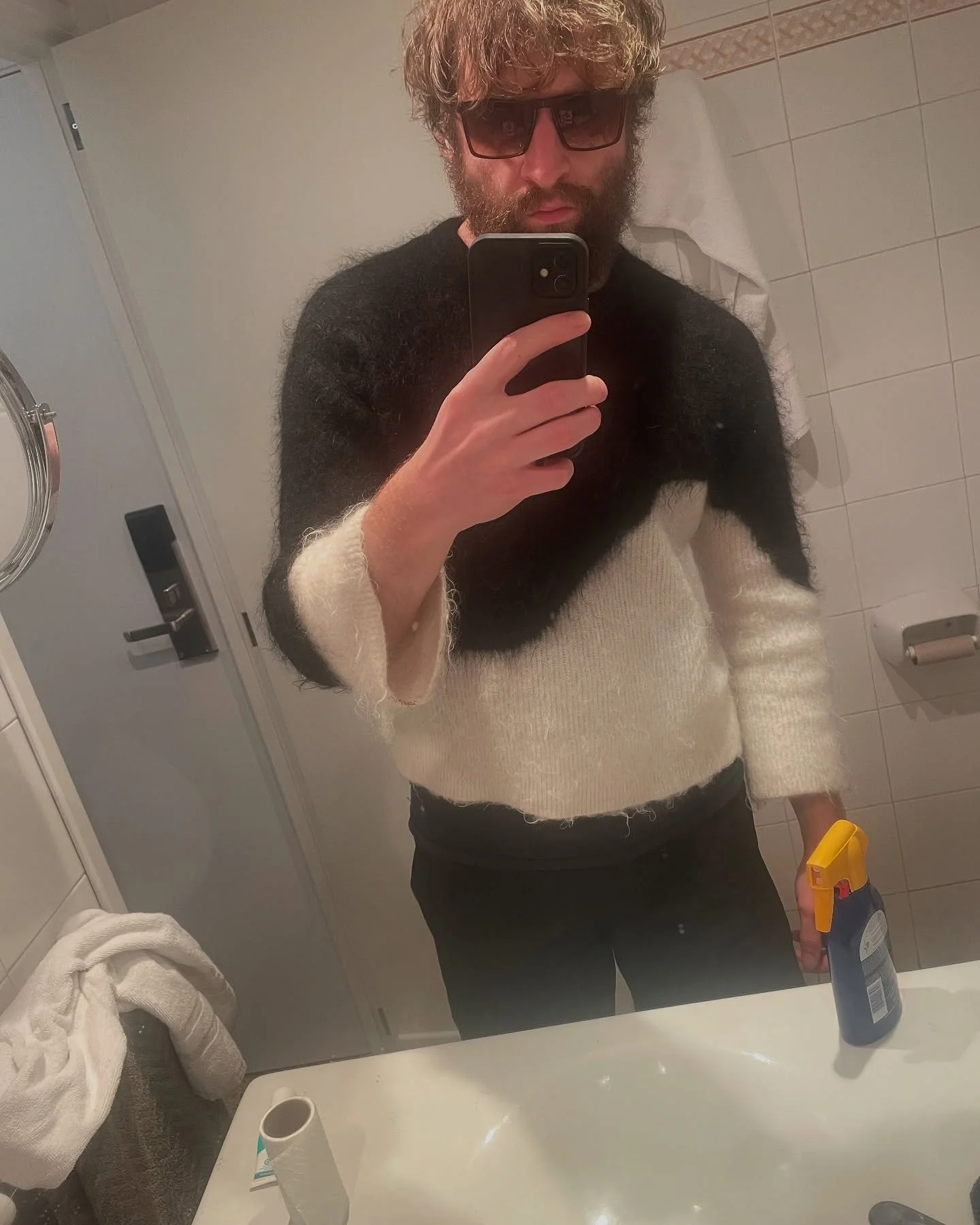 Bitte nicht diesen, sondern den post da drunter anschauen! 1.  Pullover- umsonst. Sei mit Menschen befreundet ne die sich damit auskennen.
Brille - 9 Euro gef&auml;lscht, damit wirklich nur ich etwas davon habe. Sonnecreme - 30 Euro, trotzdem rot. 2.
