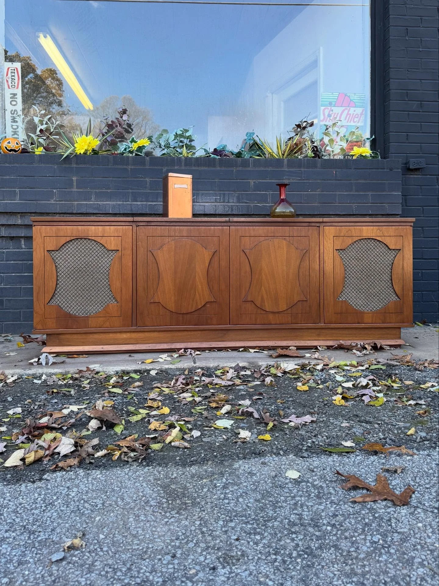 Available ! 
- - 
Vintage Furniture from Modern Collective 
- - 
- Regionally Sourced + Delivered Vintage 
- Tariff Free Locally Owned Business 
- Bespoke Handmade Furniture 
- Delivery: DMV, RVA, NC, PA, NJ, NYC+
- Message Us To Purchase
- - 
$875: 