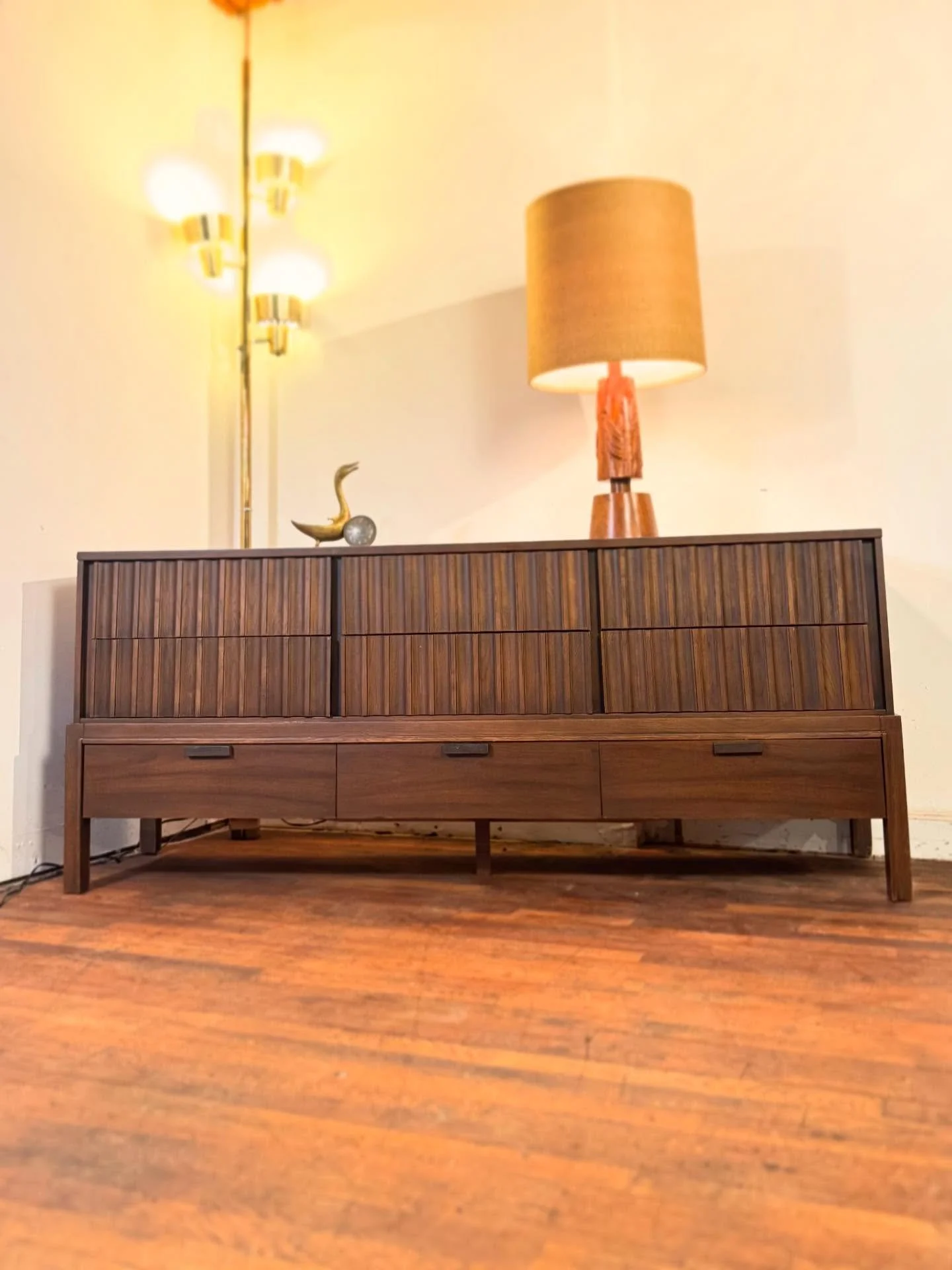 Available ! 
- - 
Vintage Furniture from Modern Collective 
- - 
$975 : Vintage MCM 9-Drawer Dresser 
- - 
Dimensions: 72-18-31H 
- - 
Delivery $95 flat in home: RVA, DMV, NC, Philly, Baltimore, NJ, (NYC+ Curb Only $95+*) 
- - 
#mcm #midcenturyfurnit