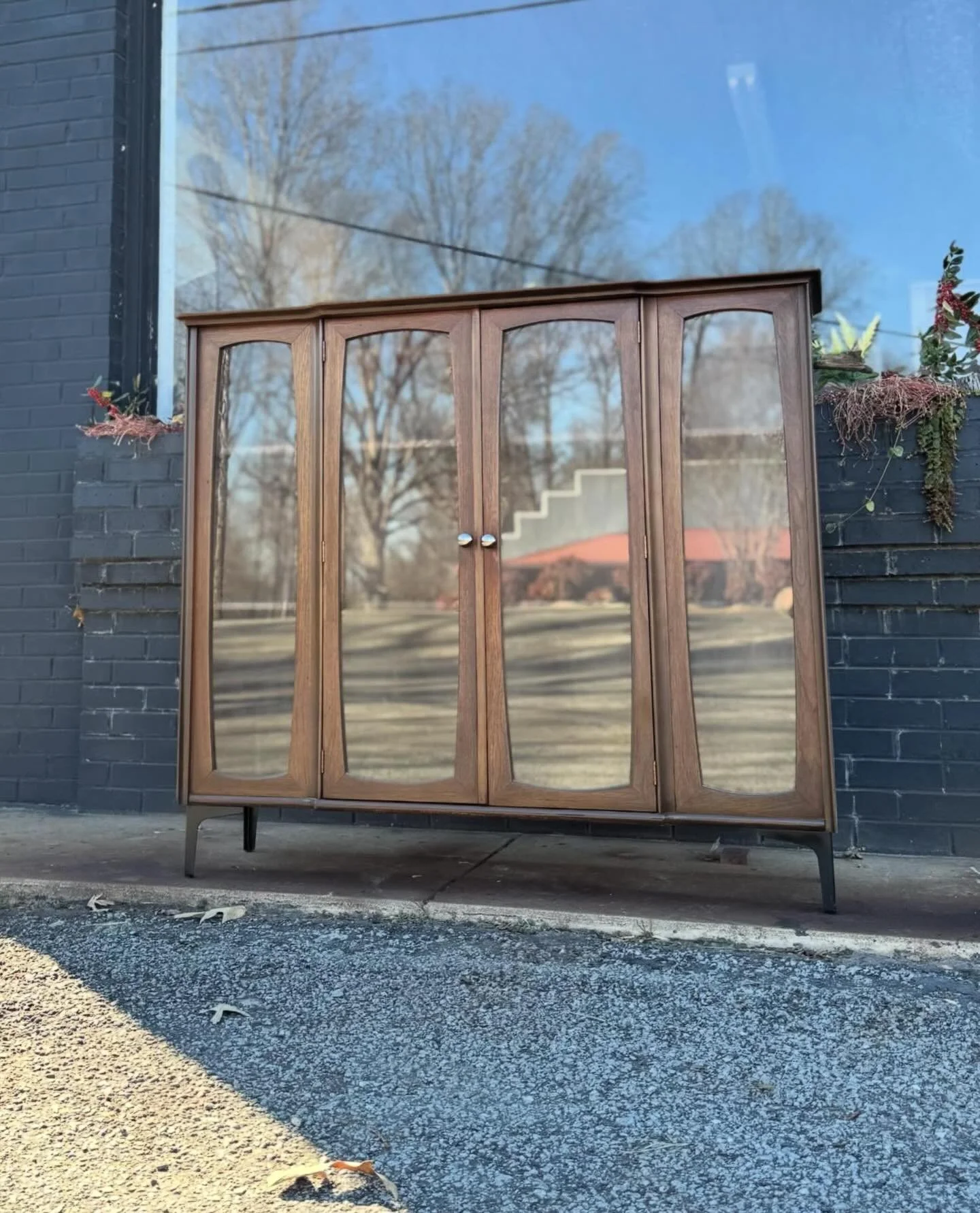 Available!
- - 
$495: Vintage MCM Repurposed Hutch by Stanley 
- - 
Dimensions: 53-16-48H 
- - 
Delivery $95 flat in home: RVA, DMV, NC, Philly, Baltimore, NJ, (NYC+ Curb Only) 
- - 
#mcm #midcenturyfurniture #midcentury #midcenturymodern #midcentury