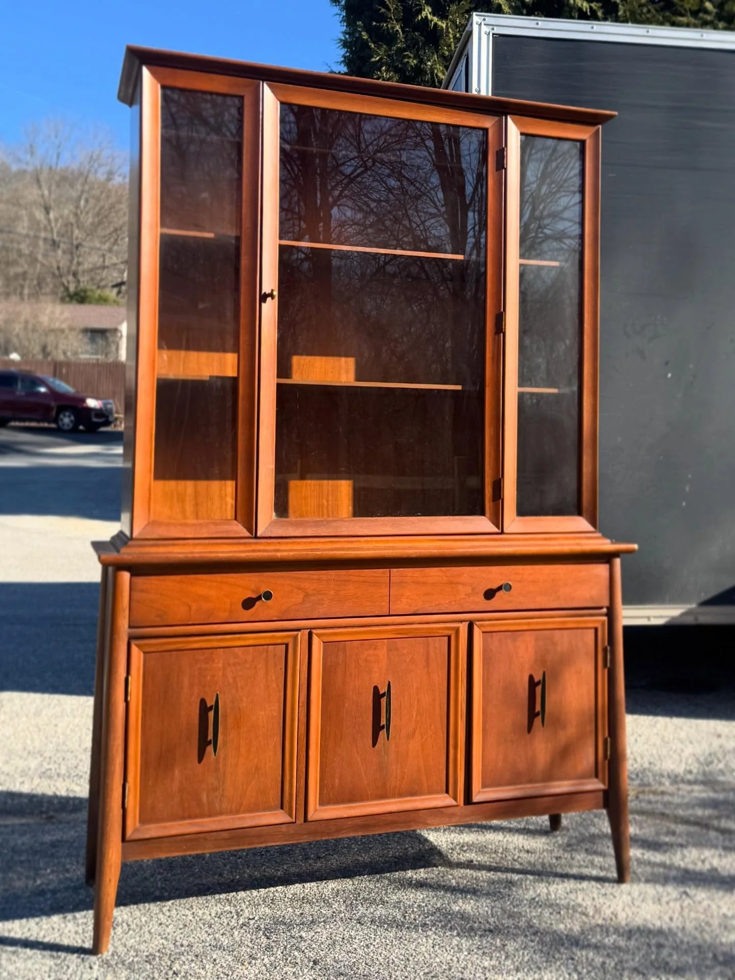 Available !
- - 
$895: Vintage MCM Hutch 
- - 
Dimensions: 44-16-66H 
- - 
Delivery $95 flat in home: RVA, DMV, NC, Philly, Baltimore, NJ, (NYC+ Curb Only) 
- - 
#mcm #midcenturyfurniture #midcentury #midcenturymodern #midcenturydesign #midcenturysty