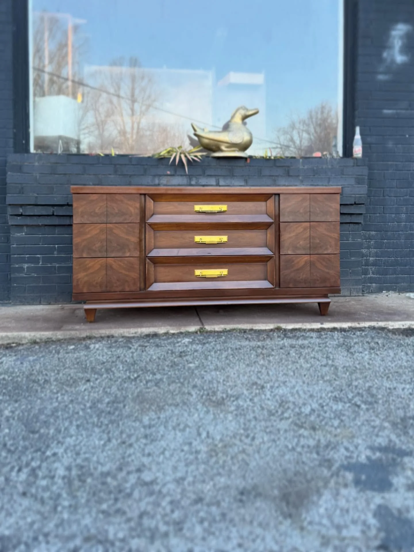 Available ! 
- - 
$795 : MCM Kent Coffey 9-Drawer 
- - 
Dimensions: 64-20-33H 
- - 
Delivery $100 flat in home: RVA, DMV, NC, Philly, Baltimore, NJ 
- - 
#mcm #midcenturyfurniture #midcentury #midcenturymodern #midcenturydesign midcenturystyle midcen
