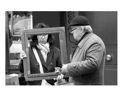 brocante dans le marais.png