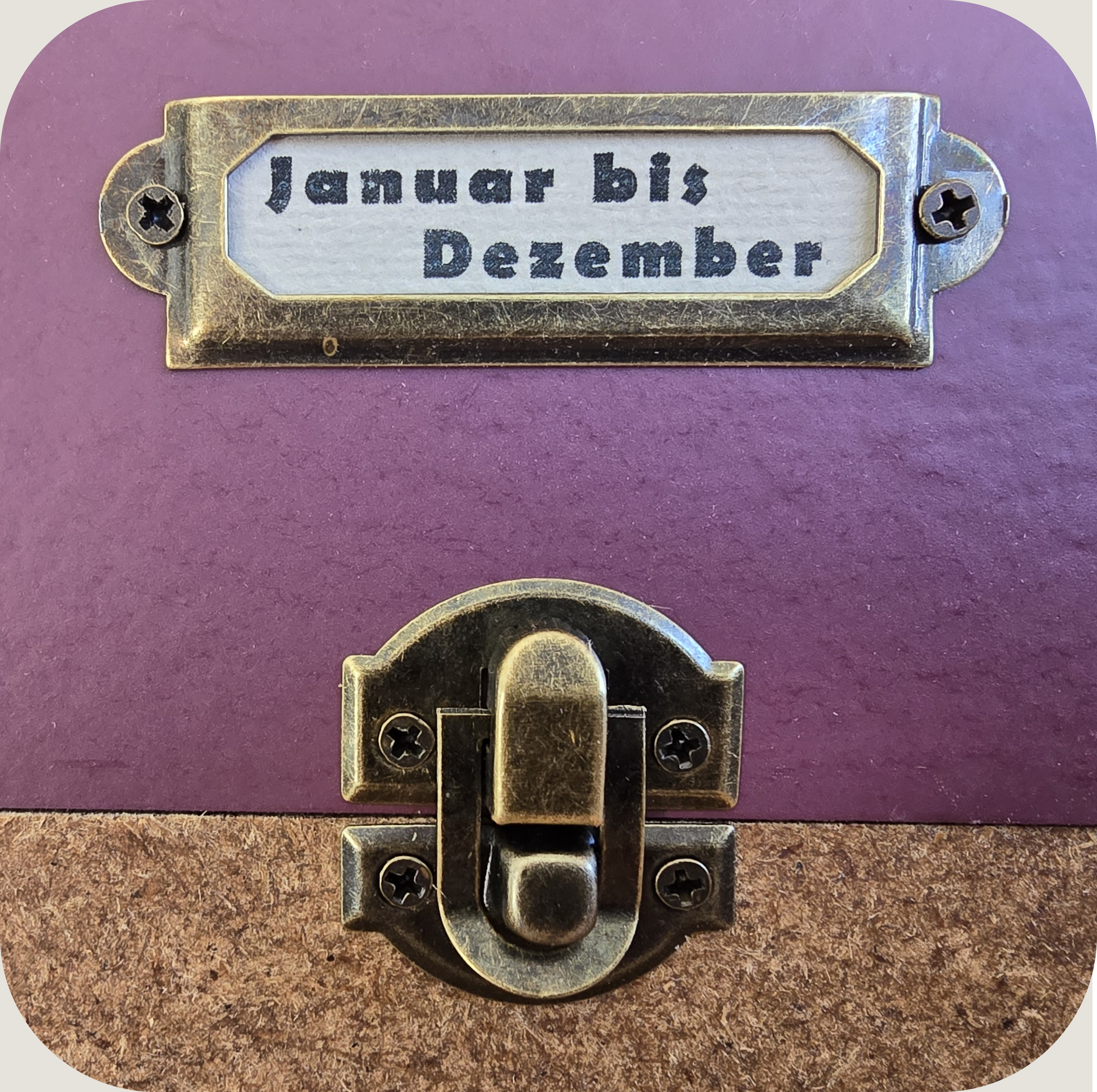 Ersatzkiste rot Beschriftung komplett.png