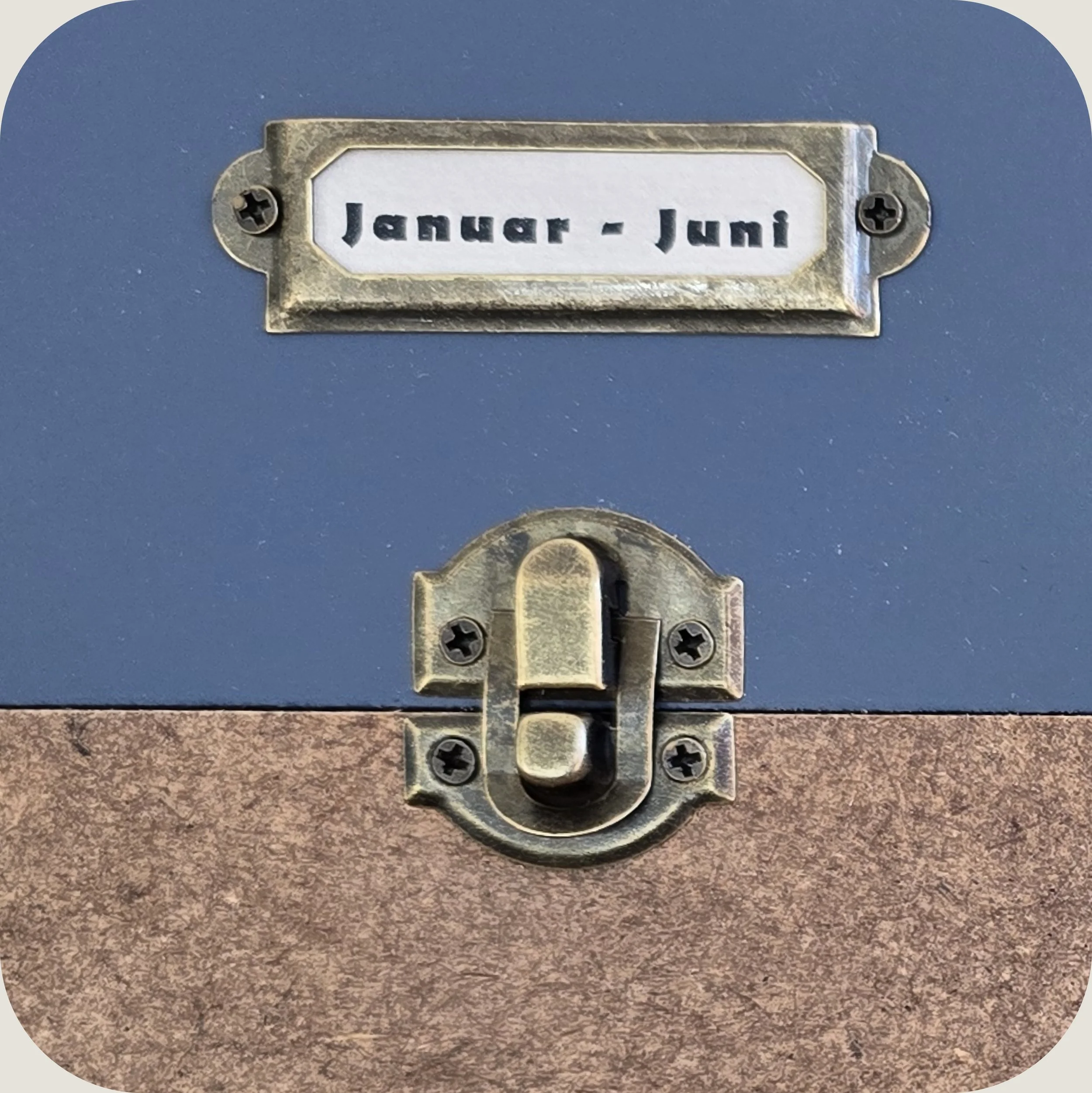 Ersatzkiste blau.jpg