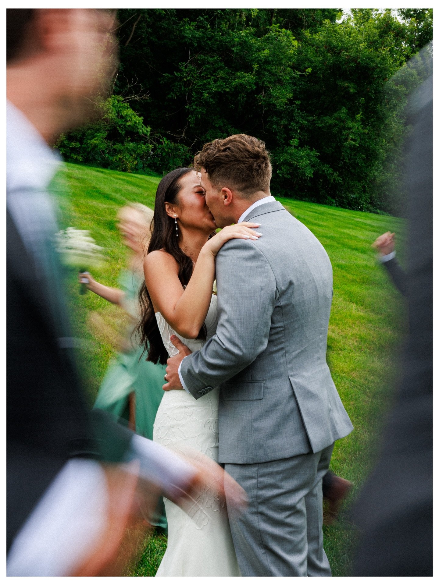 from the late summer archive, second shooting for @amiragrafphotography 

what a FANTASTIC couple @thomas__wurd and @lily.wurd are

#mnweddingphotography #canon #weddingphotography
