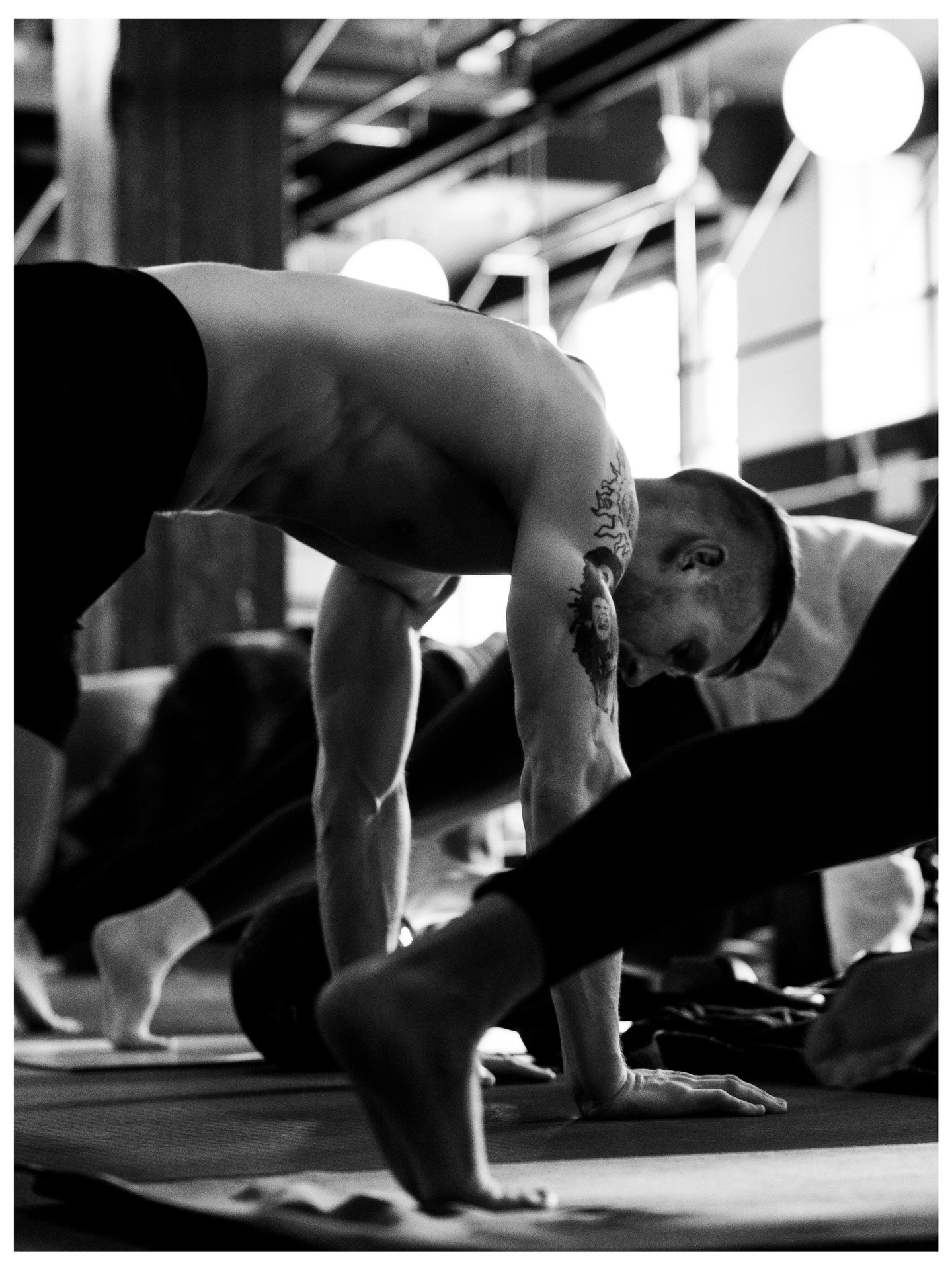 Scenes from Giving Tuesday for @lululemon with @onx.and.amelia and @parcelleorganics 

s/o to @macyhatlestad_ @cyd.on.the.rise @ameliaruthyoga for the energy!

and @becky_grangaard for the community!

#minnesotaphotographer #lululemon #fitnessphotogr
