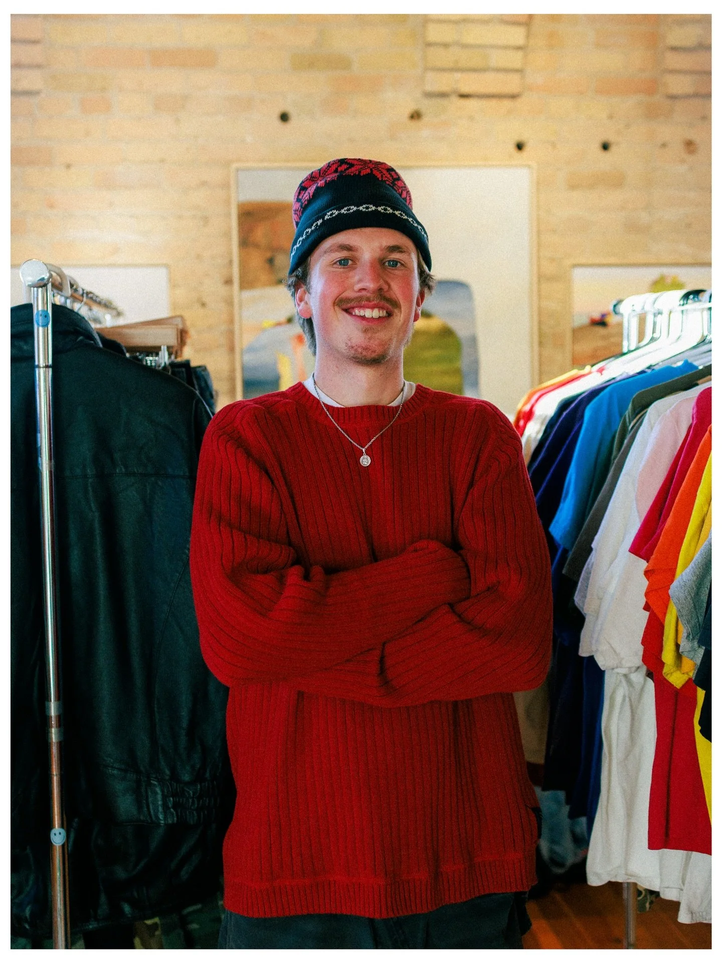 my friend dan is so cool, he slings clothes.

@dannys_drip 

#creativeentrepreneurs #portraitphotography #vintageclothing