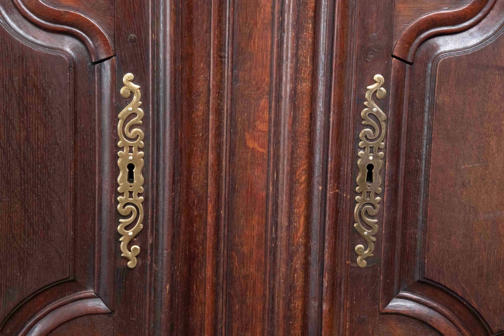 Huge French armoire 5.jpg