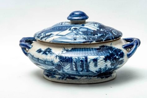 Blue and white lidded turine.jpg