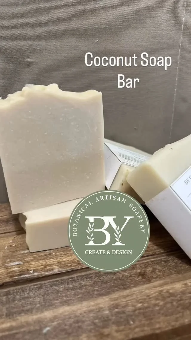 🌴 COCONUT NOURISHING BAR
Crafted from tropical inspiration, this artisan soap bar is made with coconut water, coconut cream, and coconut milk —a deeply moisturizing blend that soothes and softens the skin naturally.
💧 Coconut water is rich i