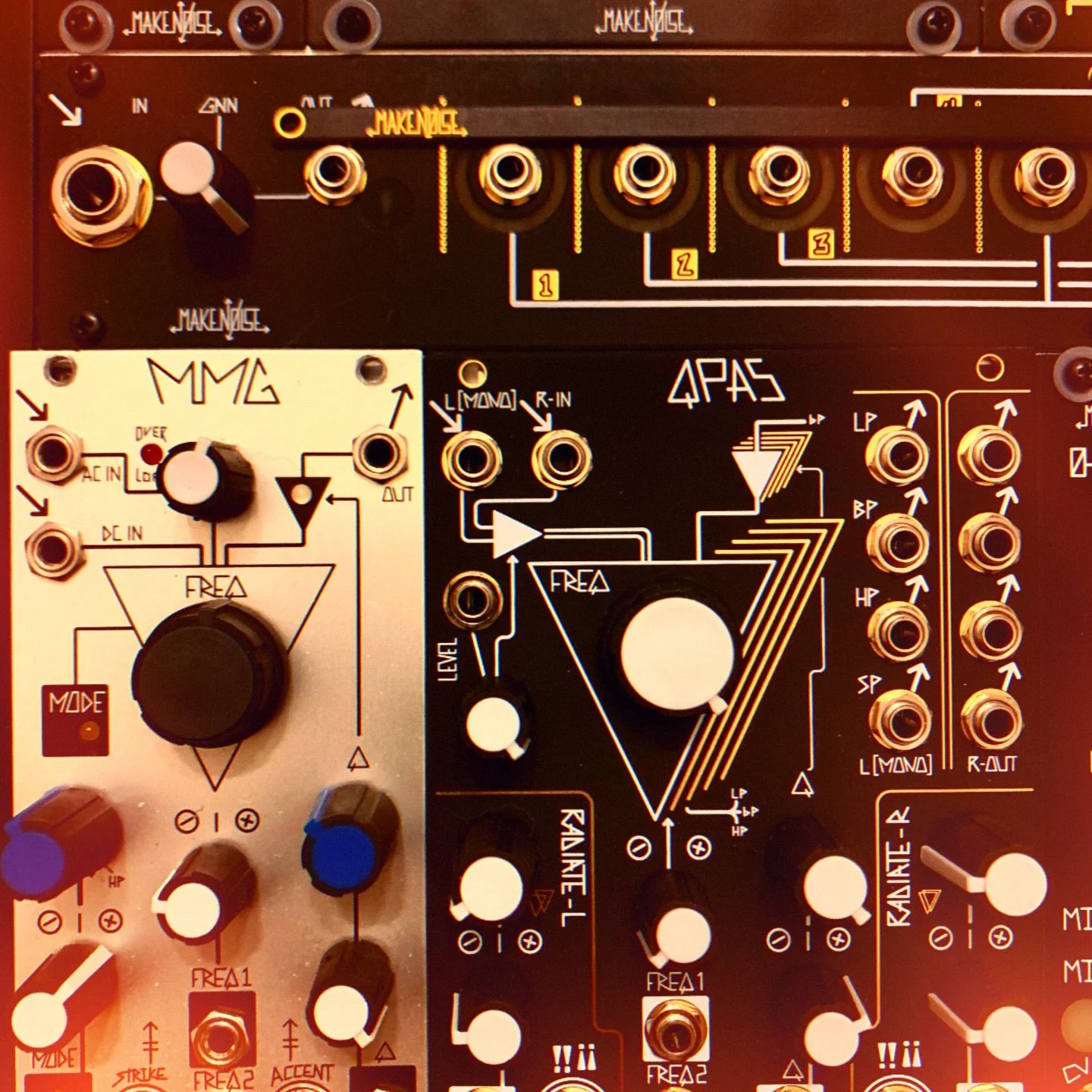 2 filters are better than 1.
#makenoise #modularsynth #eurorack #synth #edm #musicproducer #housemusic #techno #abbotkinney @thespiritual.ist @wehomofo @cratemindsthinkalike