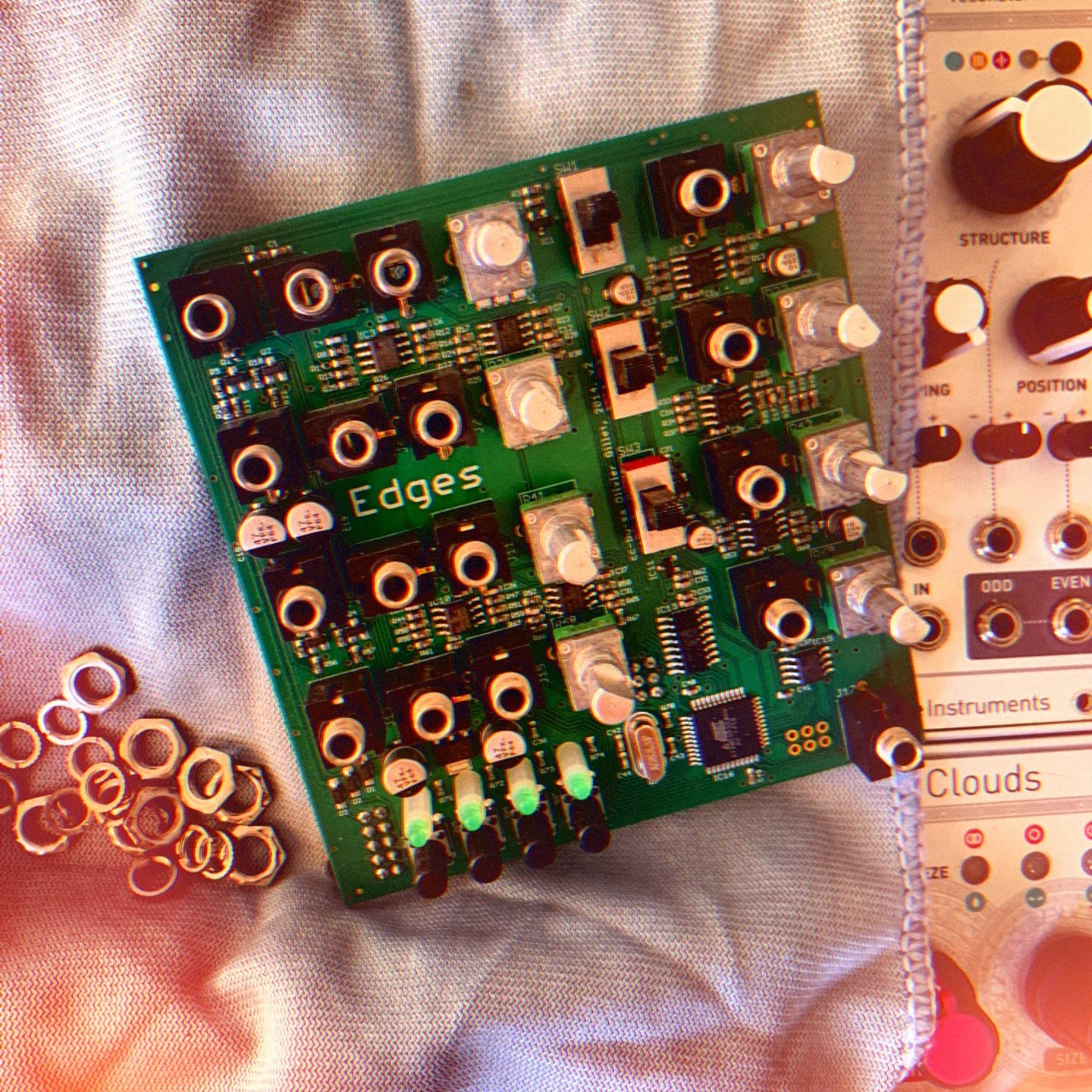 Modular Shuffle #modularsynth #eurorack #eurorackmodular #mutableinstruments #edm #synth #electronicmusic #ambient #edges