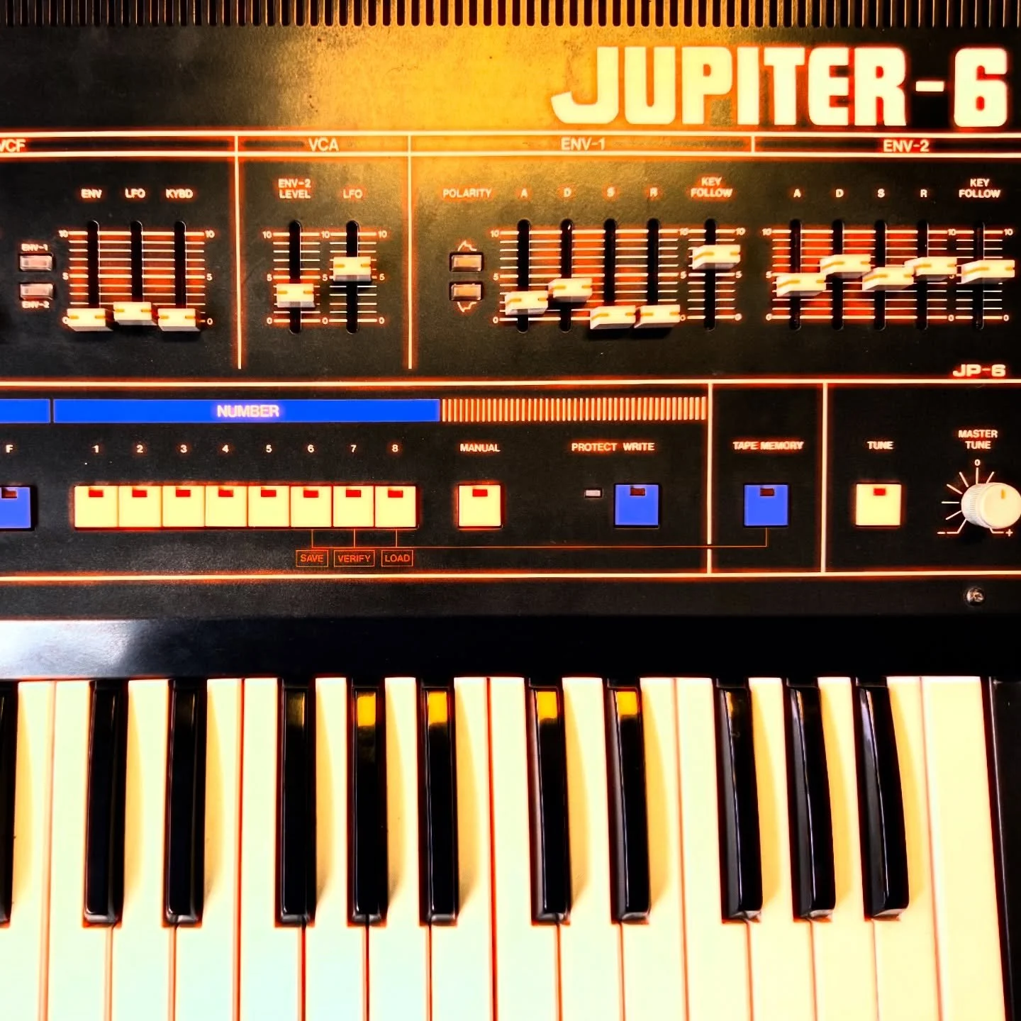 Jupiter Love @roland_aus #synth #vintagesynth #edm #techno #musicproducer
