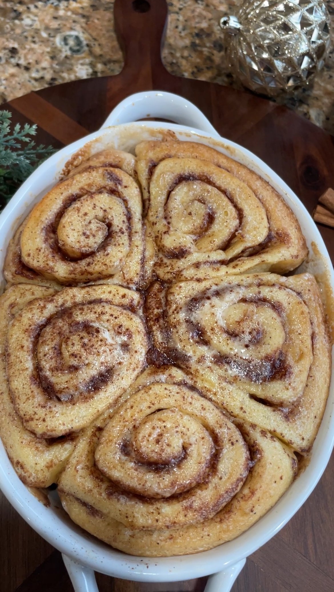 Cinnamon rolls out the oven.jpeg