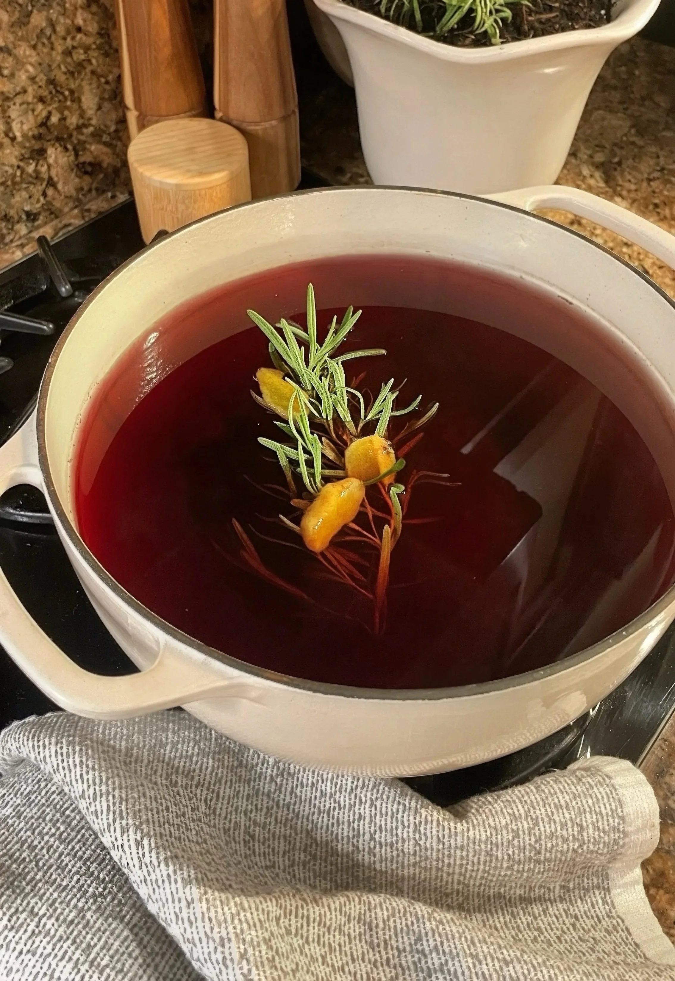 Rosemary+and+Paris+Simmer+Pot_Hero.jpg