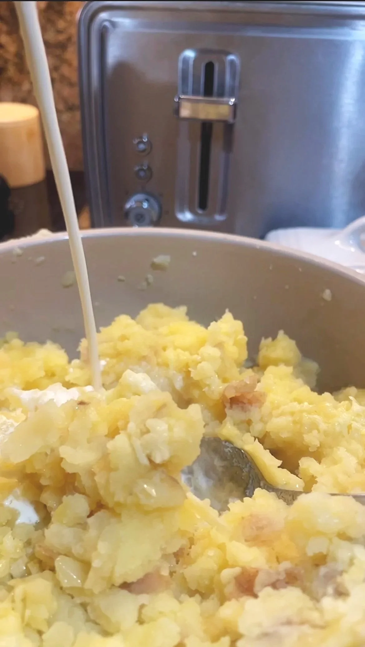 creamy garlic potatoes with heavy cream and chives