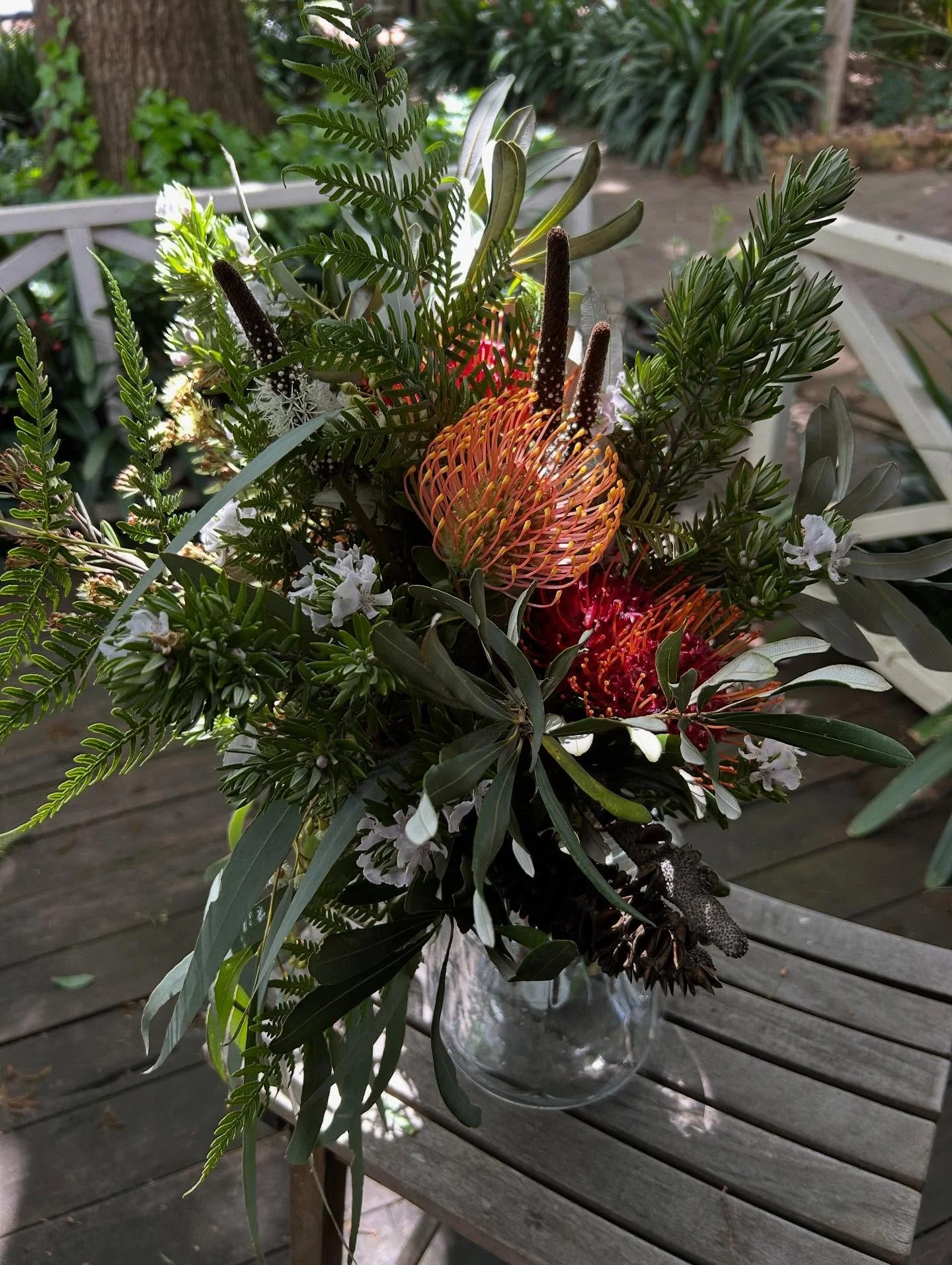 Beautiful Natives 🥰
.
.
.
#bytheoakbotanicalstylist #australiannativeflora 
#murrayfarmstayindwellingup #countrystyle #countrystylemagazineaustralia #countrywedding #countrystyle #australiancountrywedding #visitdwellingup #interiordesign #oldsoulobj